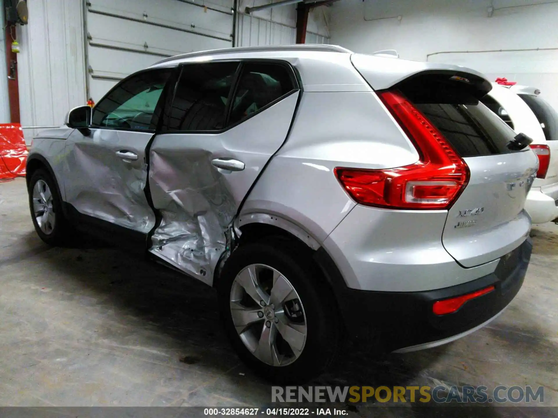 3 Photograph of a damaged car YV4162UKXK2136943 VOLVO XC40 2019