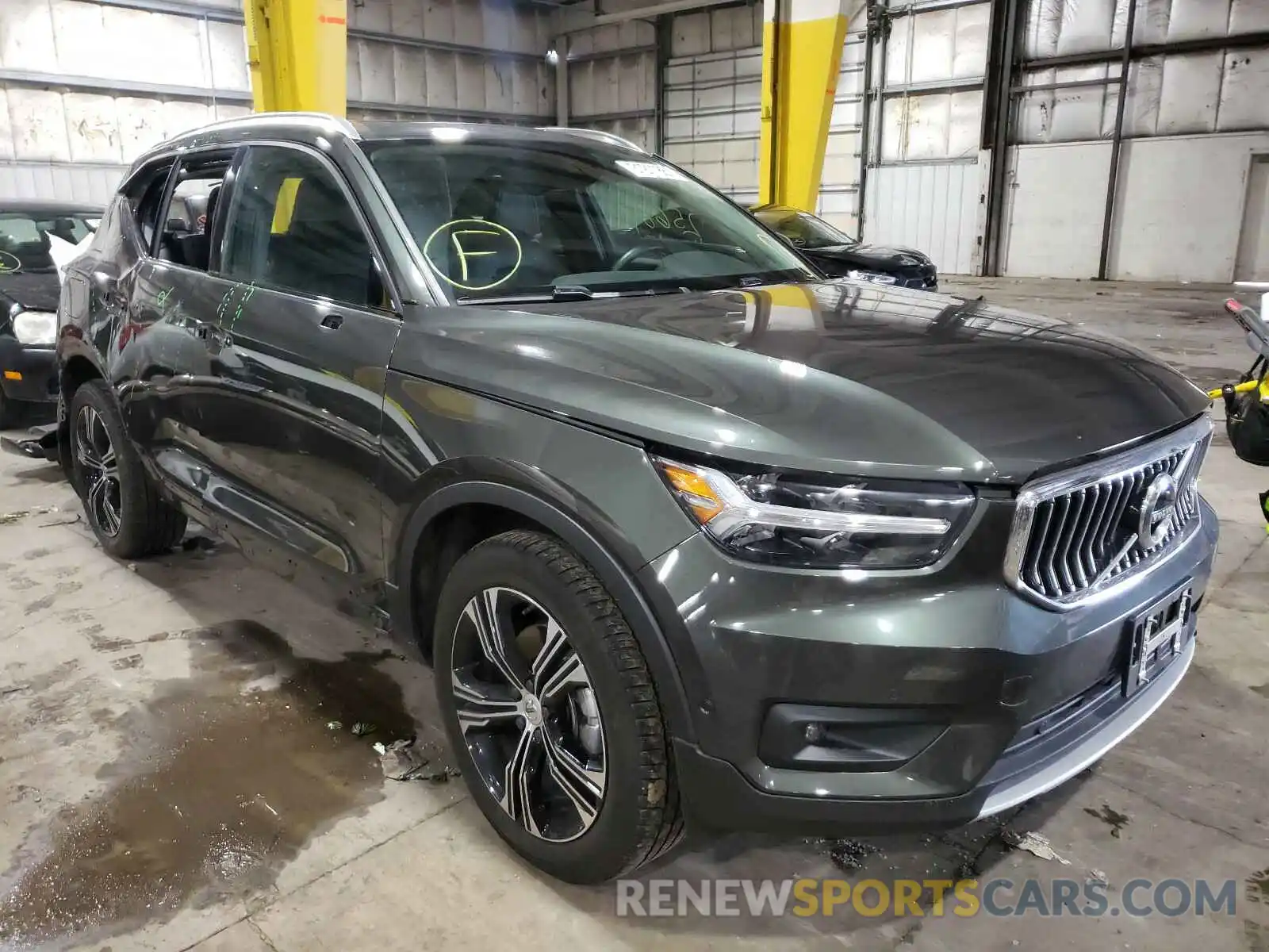 1 Photograph of a damaged car YV4162UL0K2060089 VOLVO XC40 2019