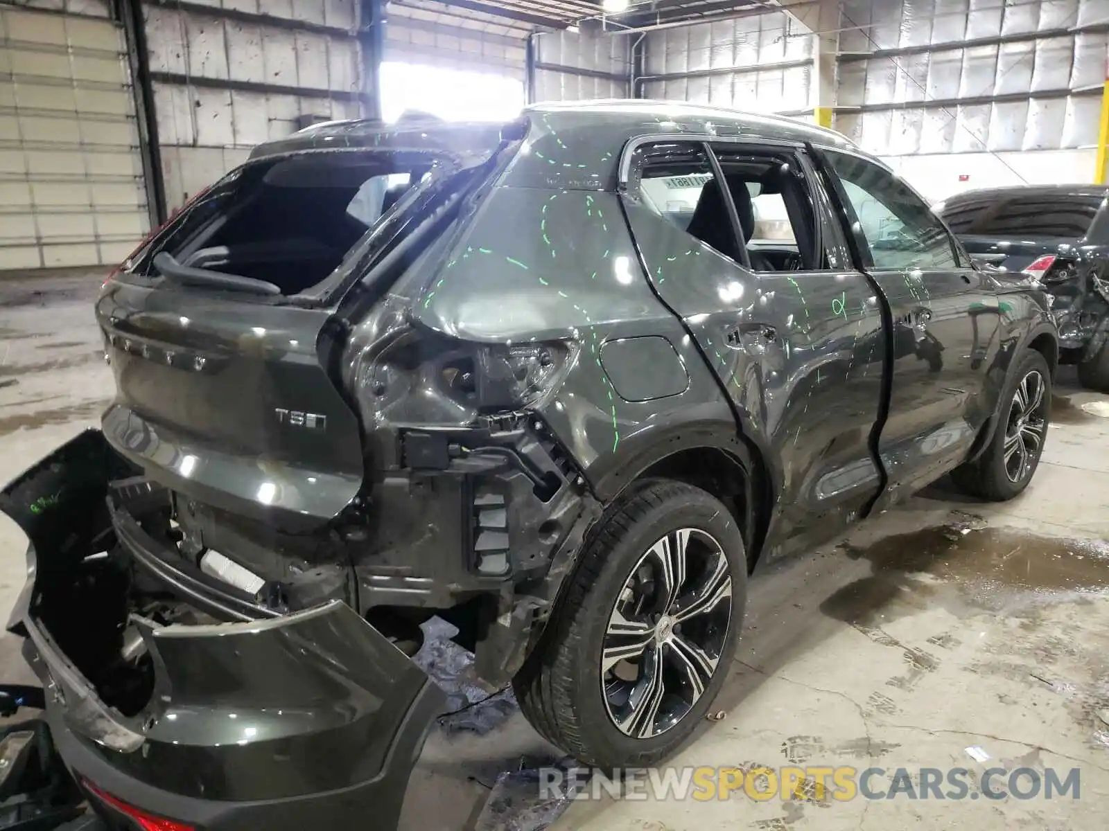 4 Photograph of a damaged car YV4162UL0K2060089 VOLVO XC40 2019