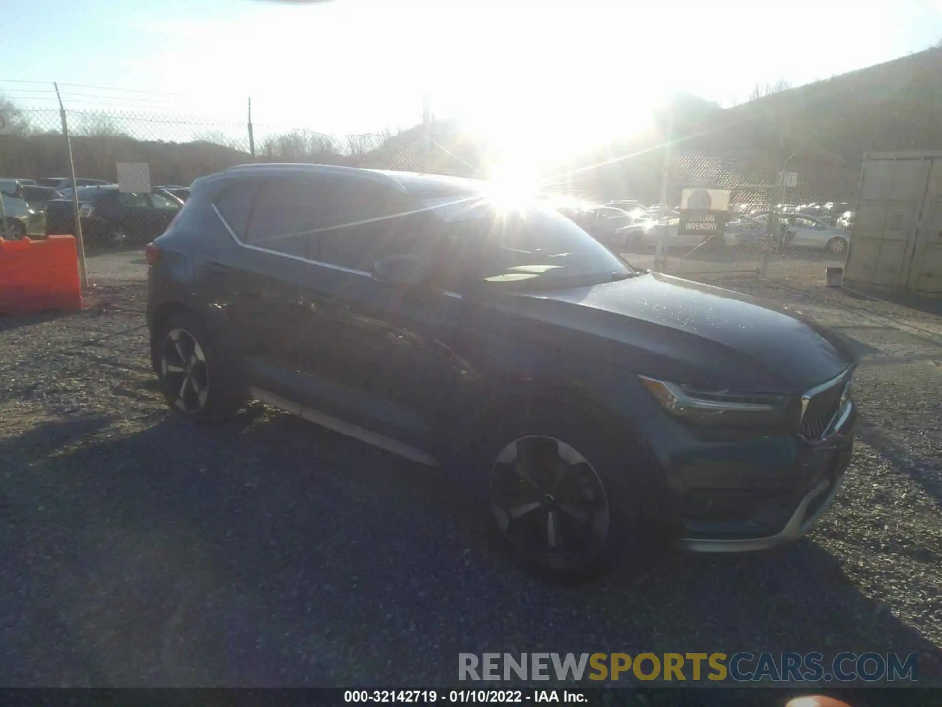 1 Photograph of a damaged car YV4162UL0K2060920 VOLVO XC40 2019