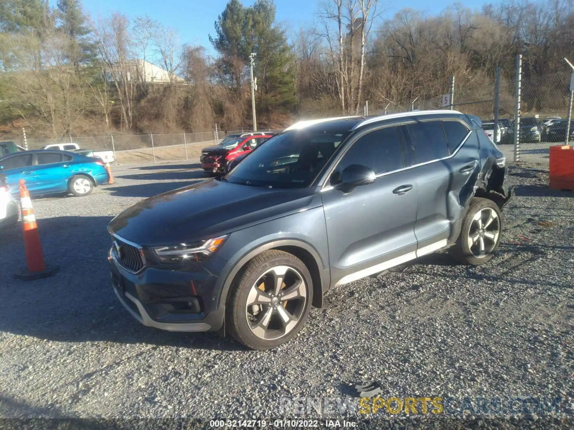 2 Photograph of a damaged car YV4162UL0K2060920 VOLVO XC40 2019