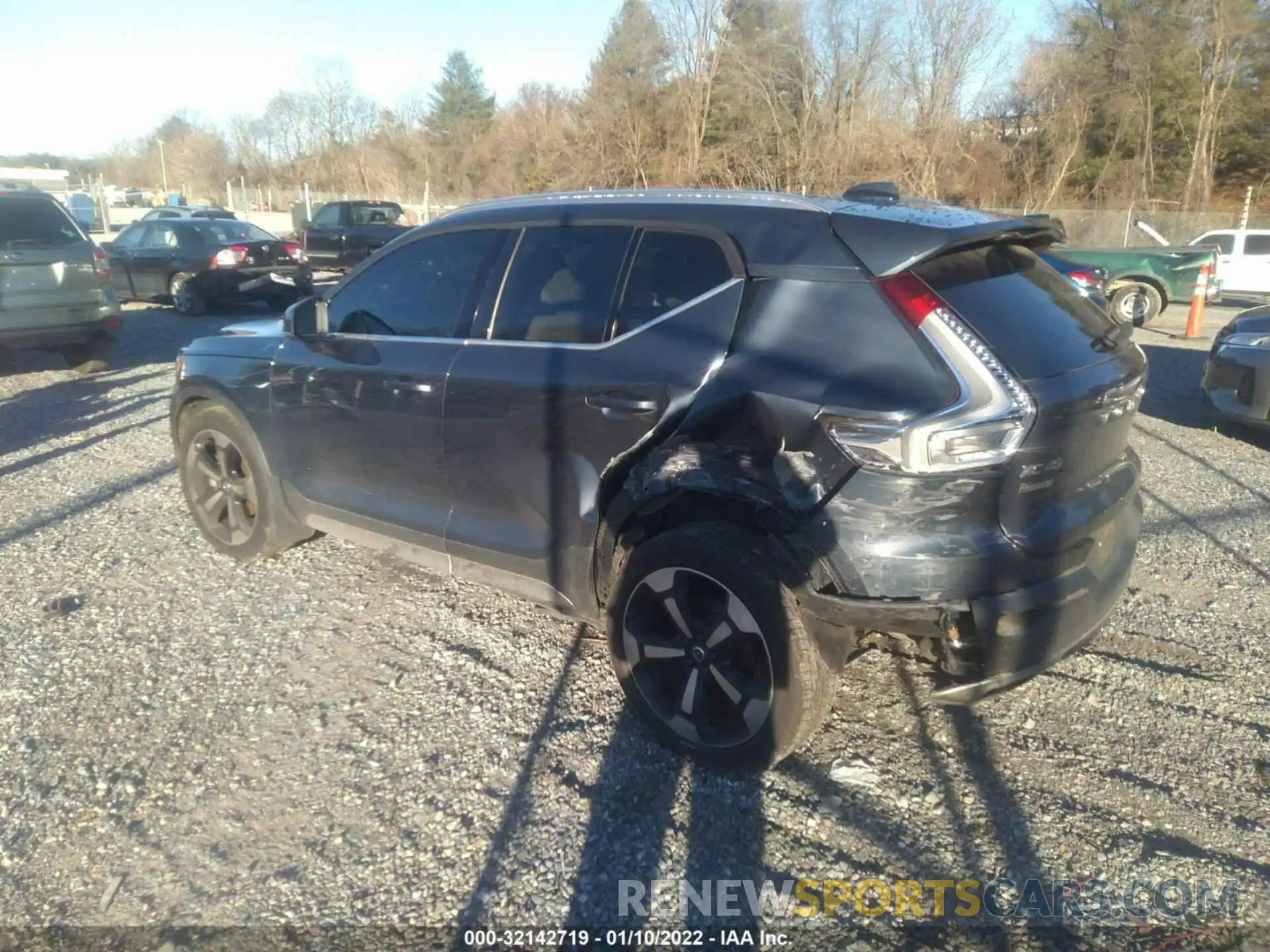 3 Photograph of a damaged car YV4162UL0K2060920 VOLVO XC40 2019