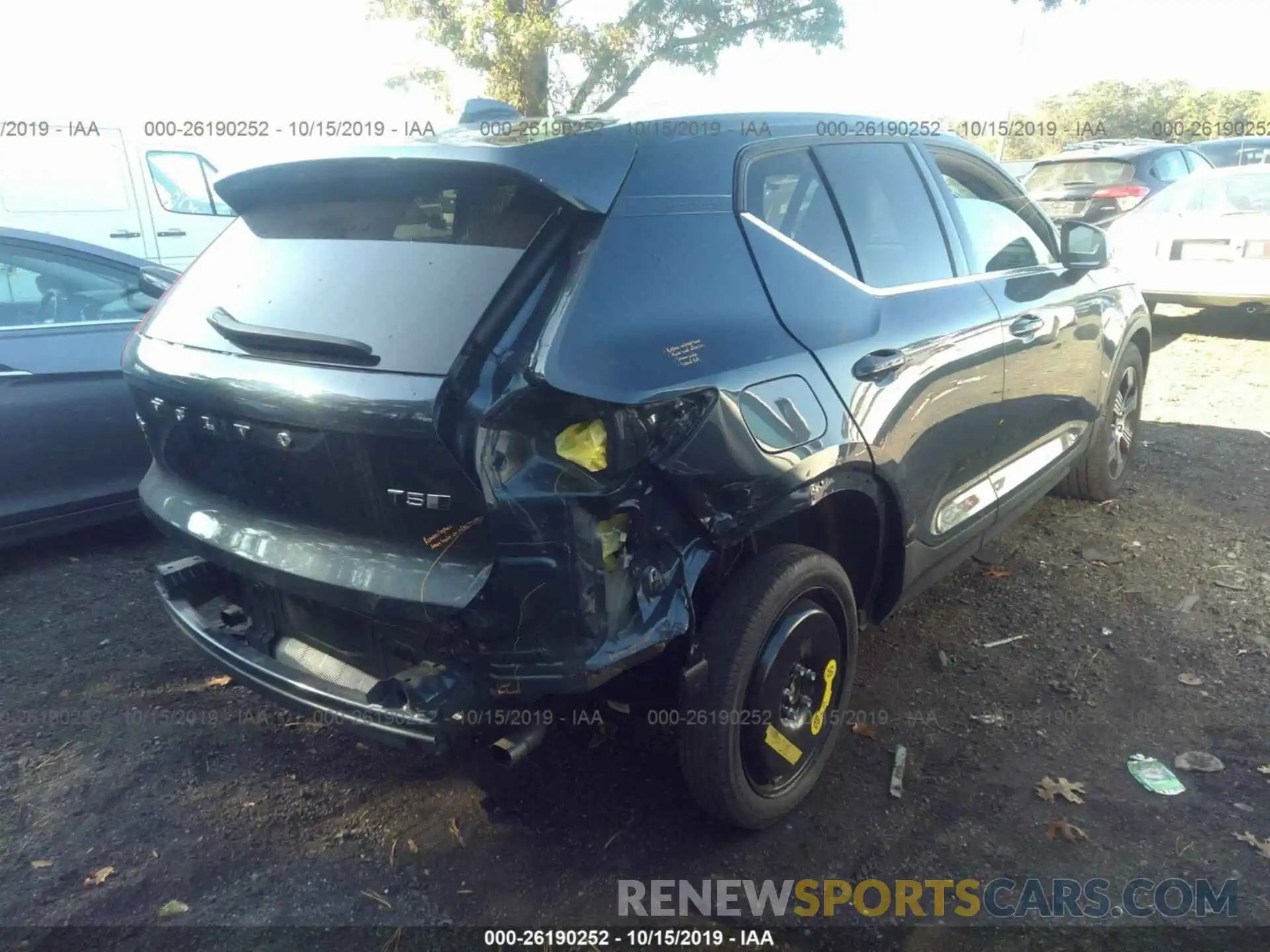 4 Photograph of a damaged car YV4162UL1K2105038 VOLVO XC40 2019