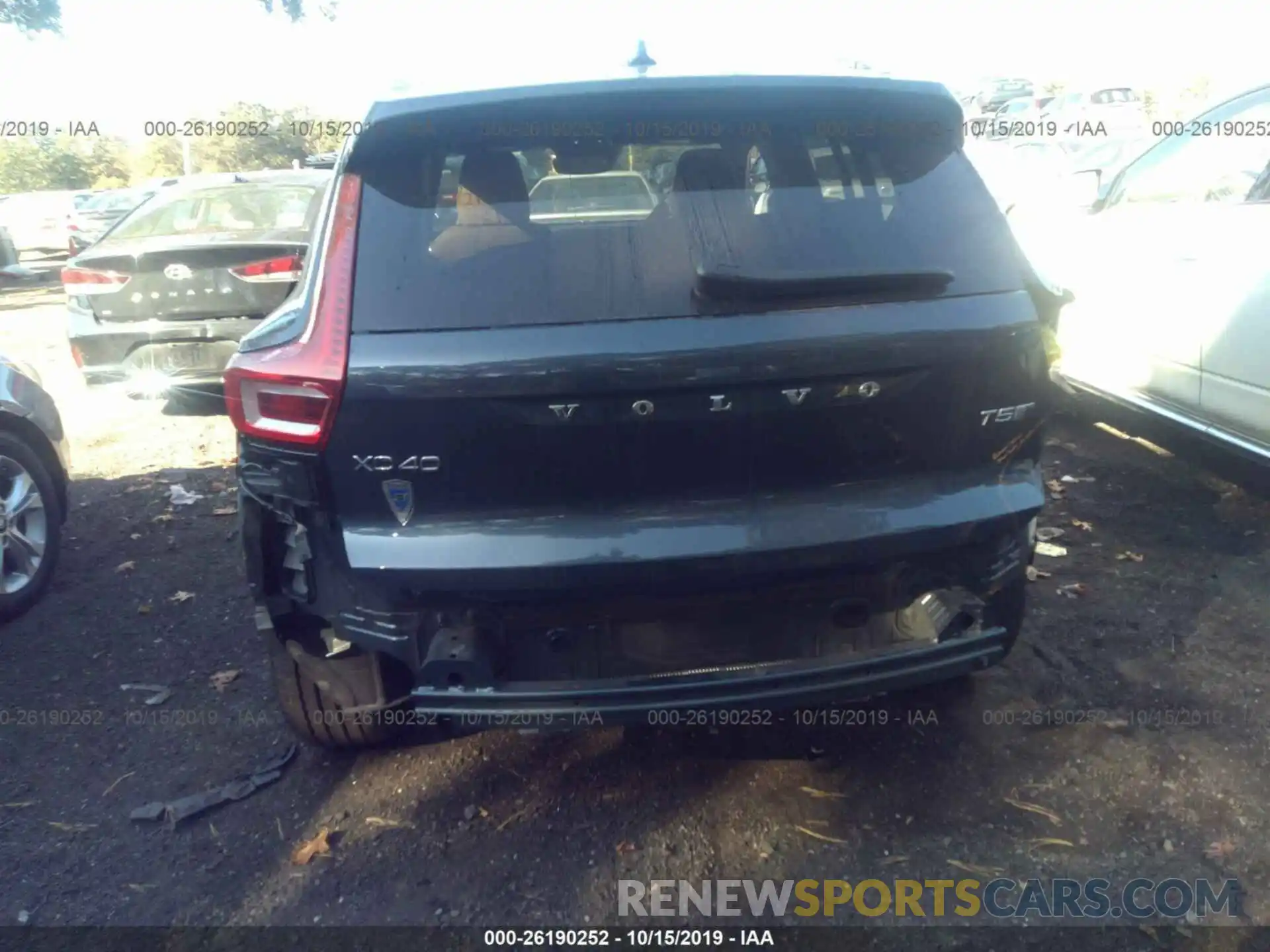 6 Photograph of a damaged car YV4162UL1K2105038 VOLVO XC40 2019