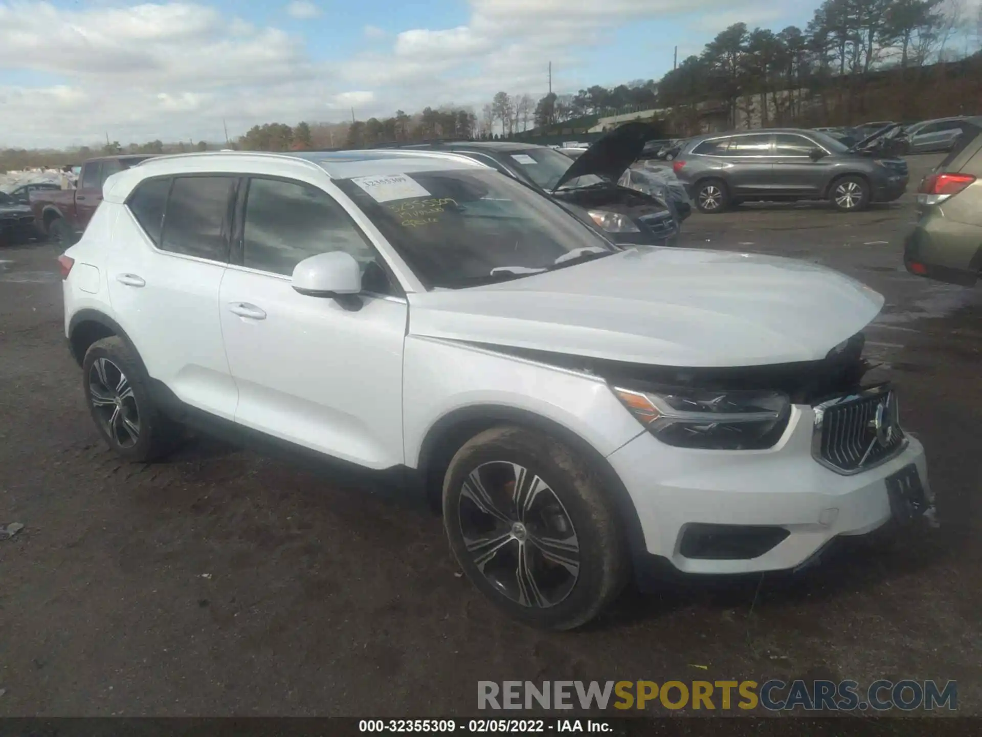 1 Photograph of a damaged car YV4162UL2K2049644 VOLVO XC40 2019