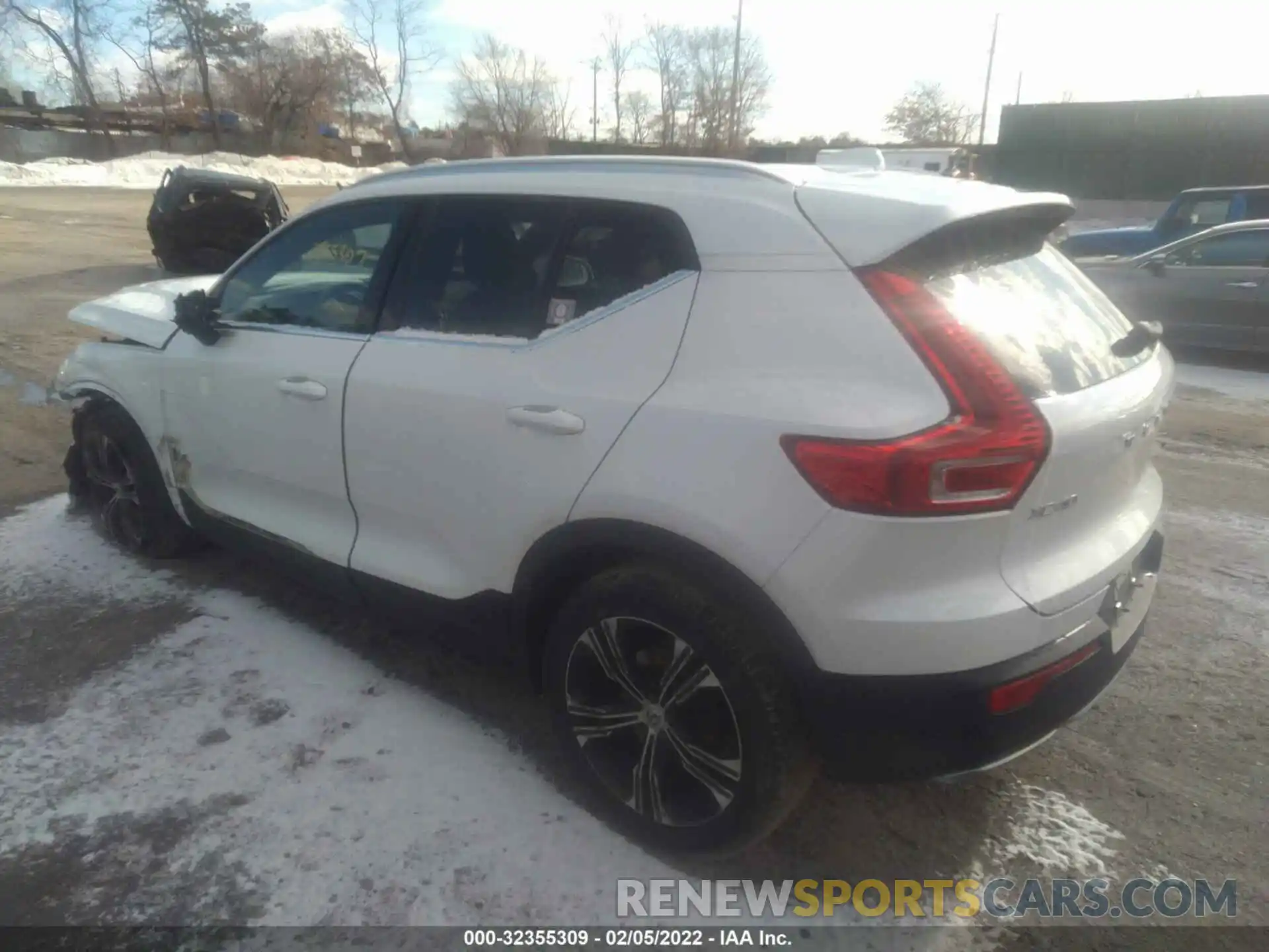 3 Photograph of a damaged car YV4162UL2K2049644 VOLVO XC40 2019