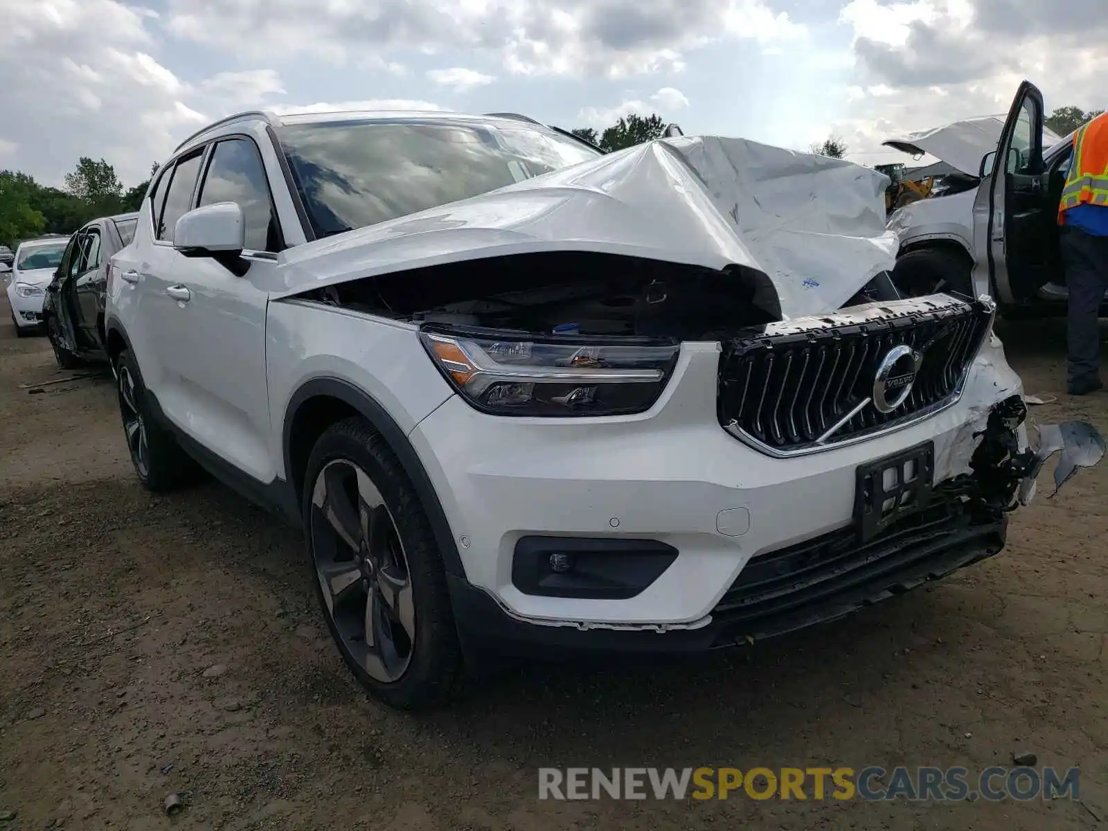 1 Фотография поврежденного автомобиля YV4162UL2K2062359 VOLVO XC40 2019