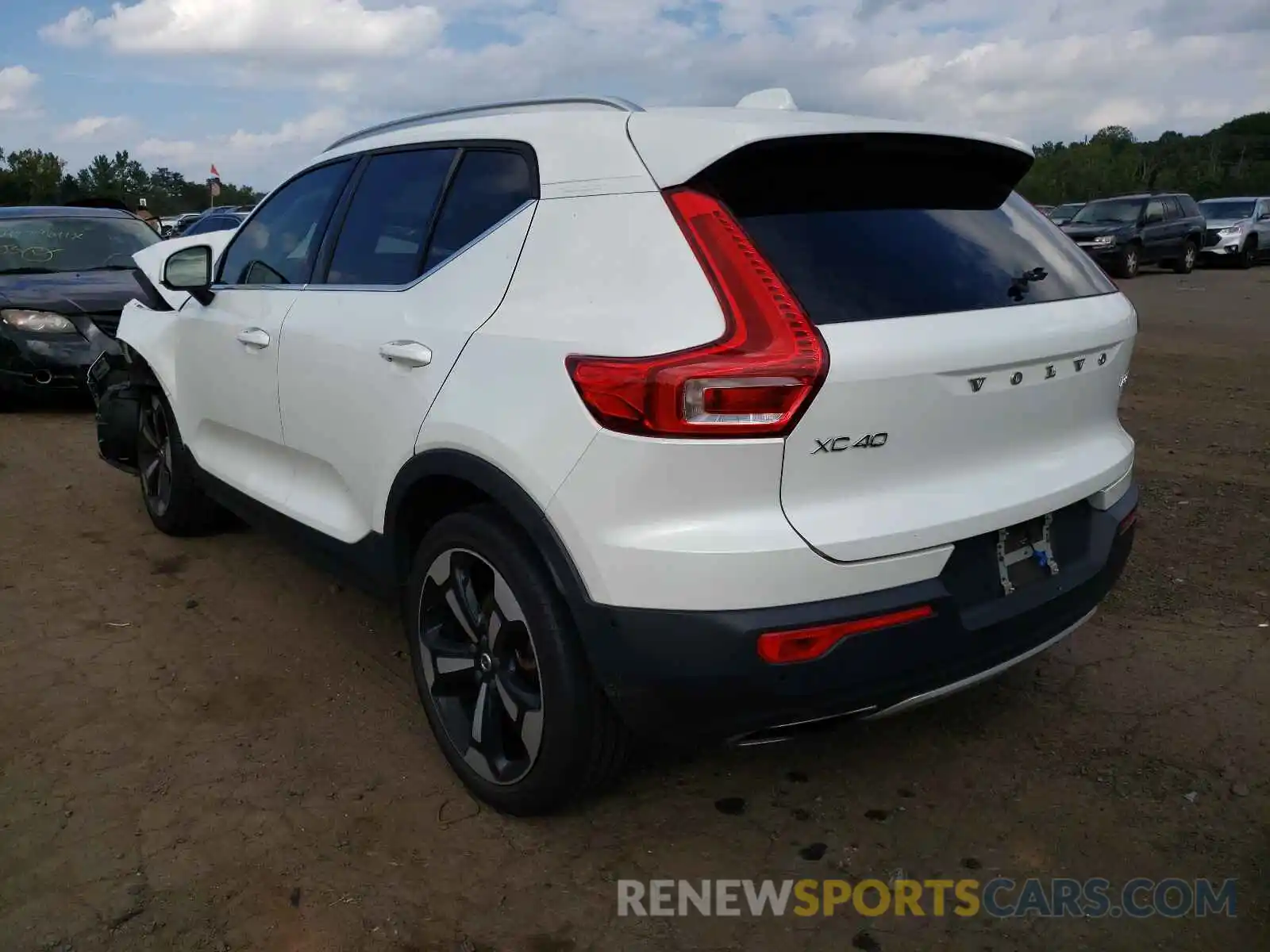 3 Photograph of a damaged car YV4162UL2K2062359 VOLVO XC40 2019