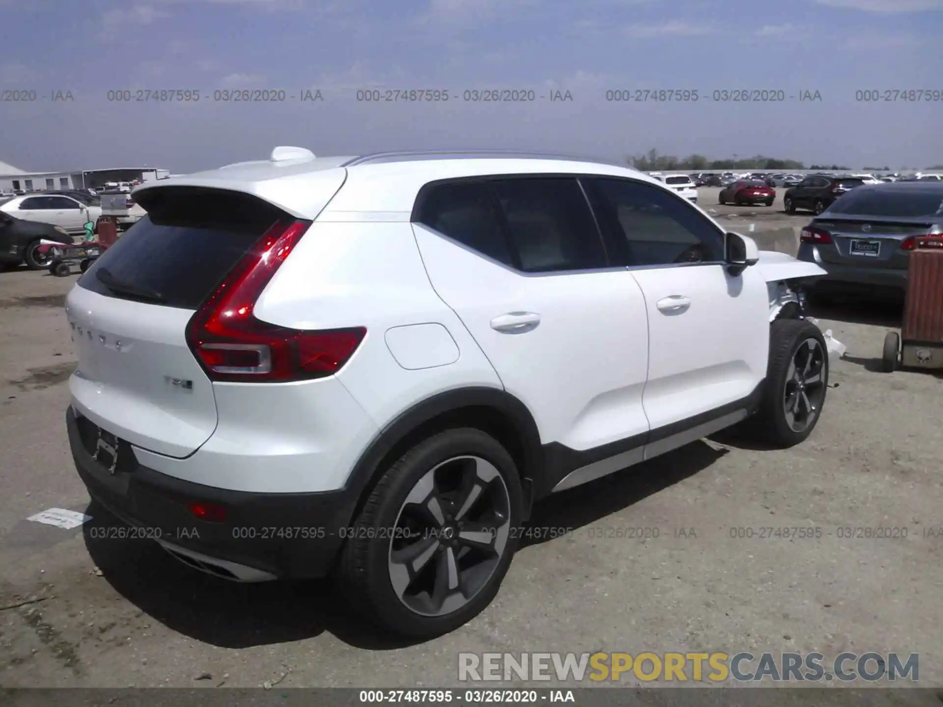 4 Photograph of a damaged car YV4162UL2K2072258 VOLVO XC40 2019