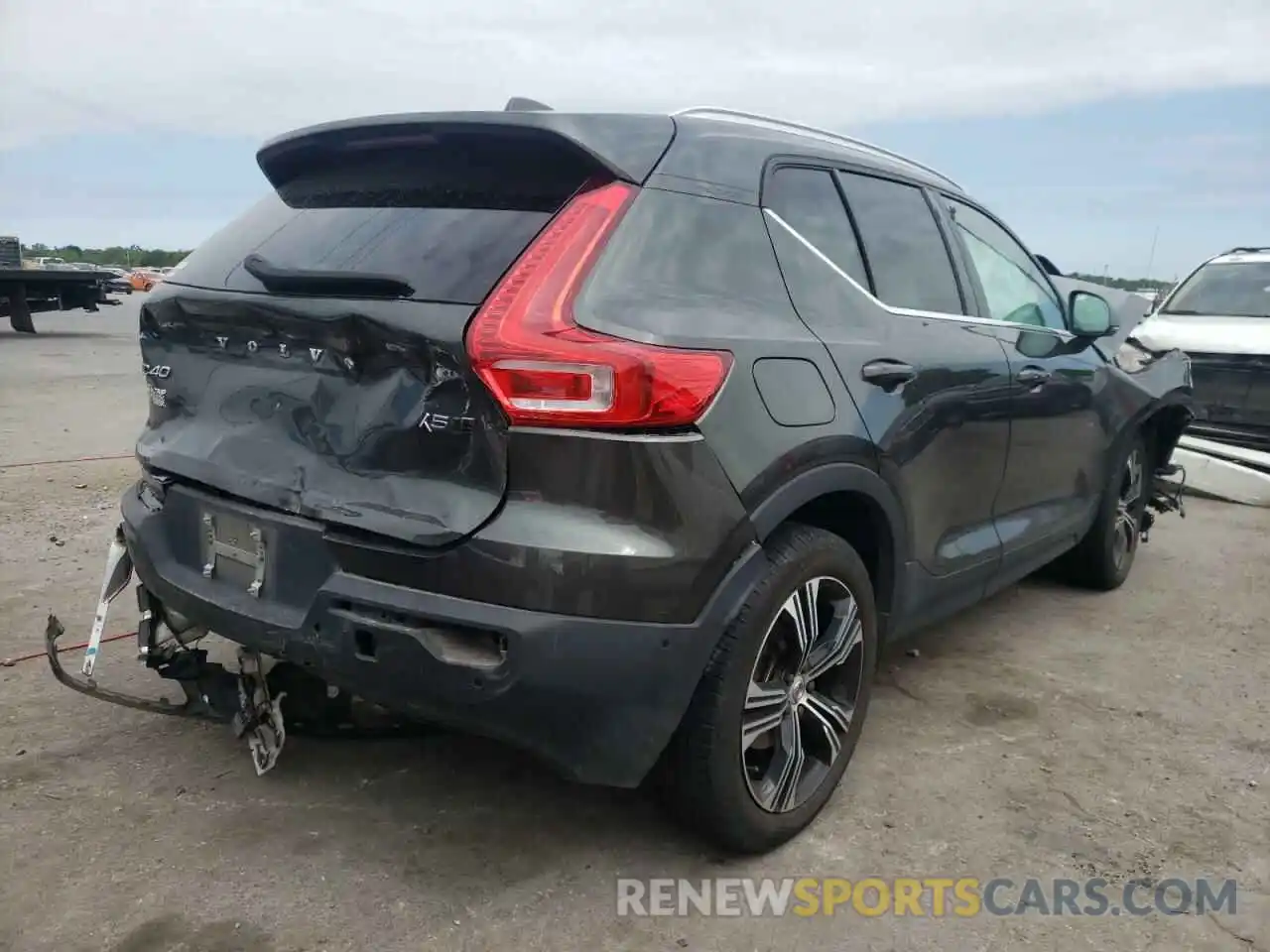 4 Photograph of a damaged car YV4162UL3K2131947 VOLVO XC40 2019