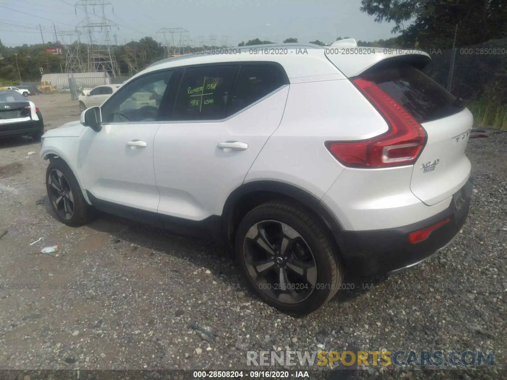 3 Photograph of a damaged car YV4162UL4K2117989 VOLVO XC40 2019