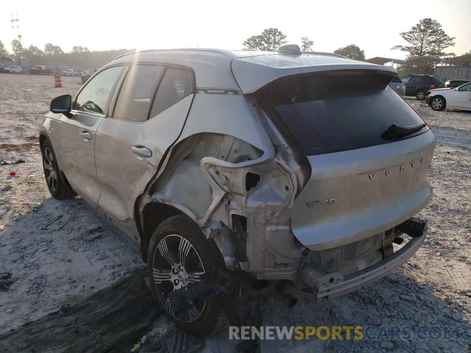 3 Photograph of a damaged car YV4162UL5K2083982 VOLVO XC40 2019