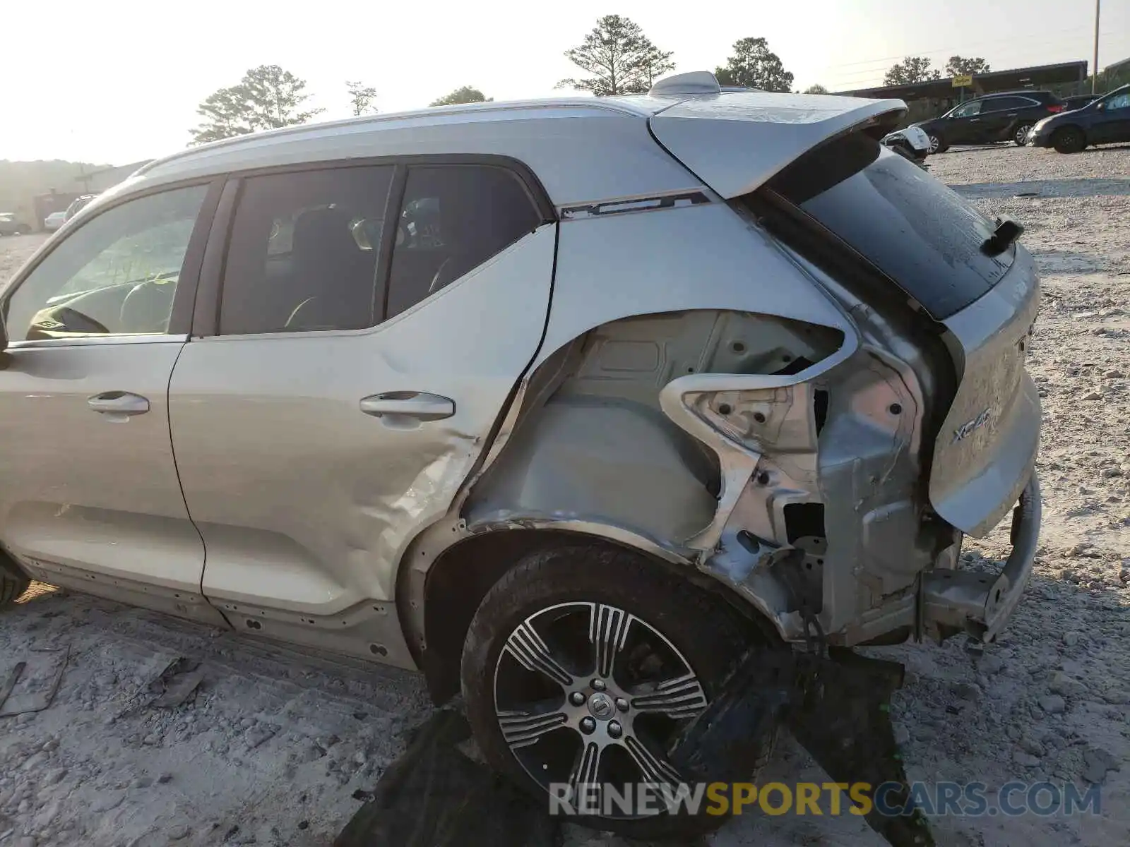 9 Photograph of a damaged car YV4162UL5K2083982 VOLVO XC40 2019