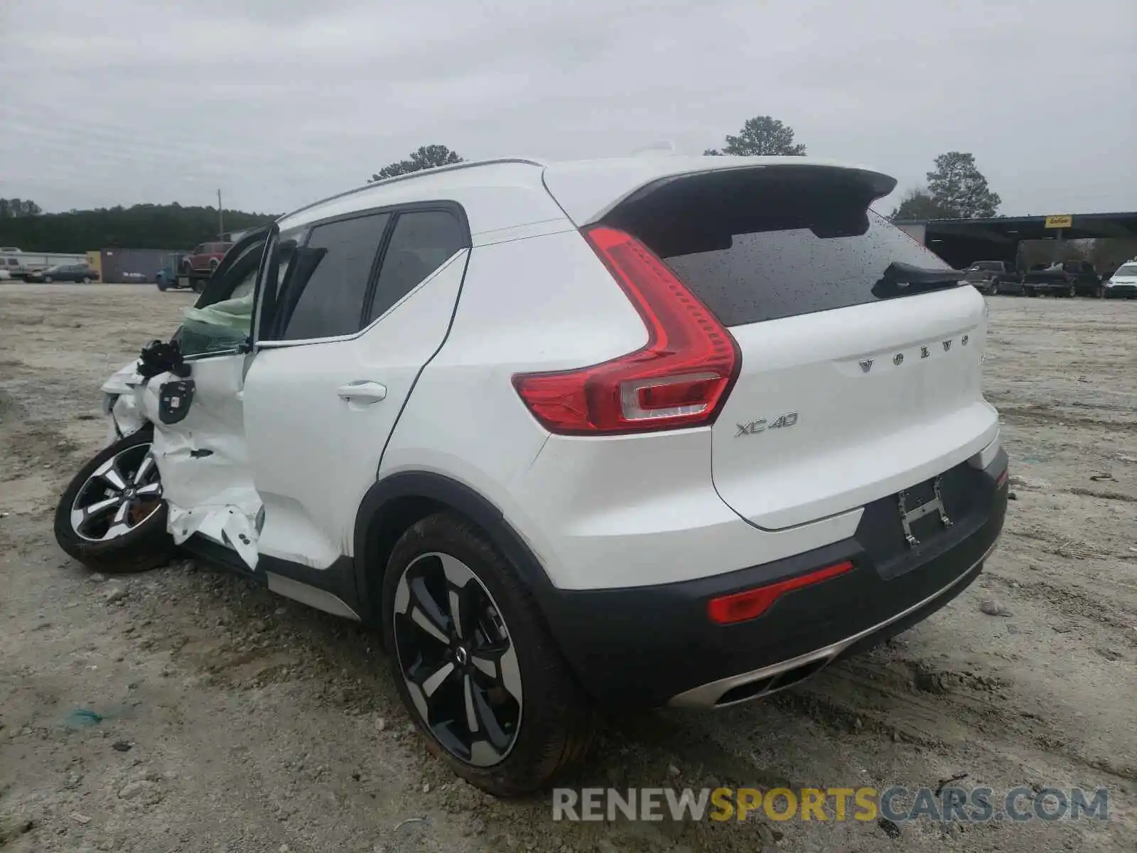 3 Photograph of a damaged car YV4162UL5K2107410 VOLVO XC40 2019