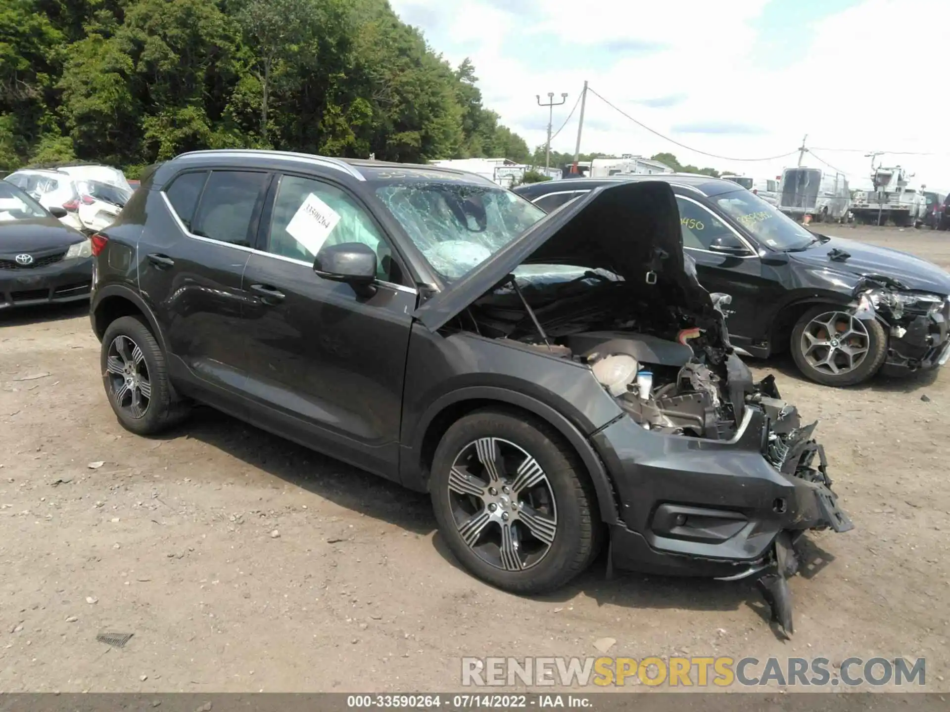 1 Photograph of a damaged car YV4162UL7K2074748 VOLVO XC40 2019