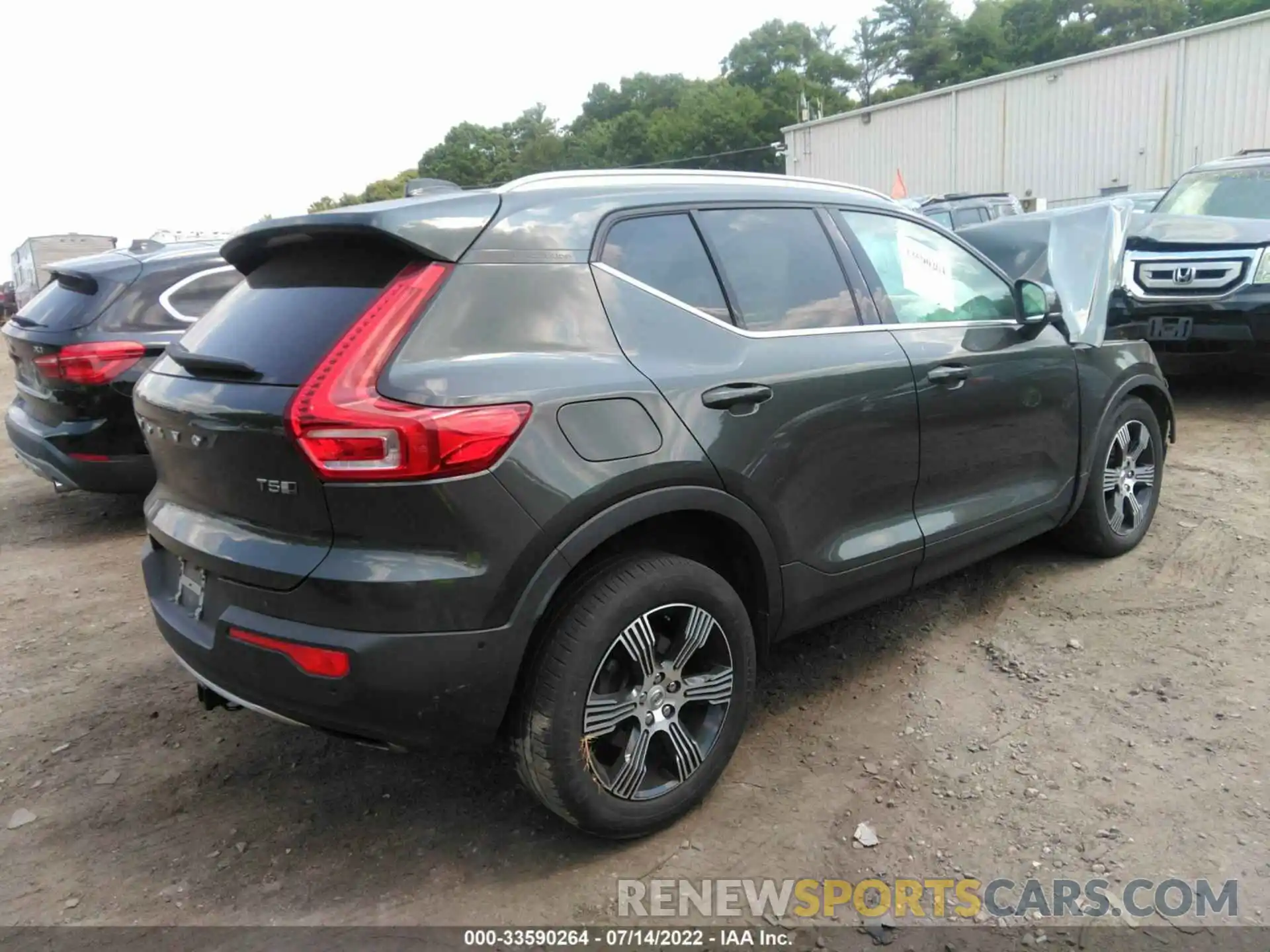 4 Photograph of a damaged car YV4162UL7K2074748 VOLVO XC40 2019