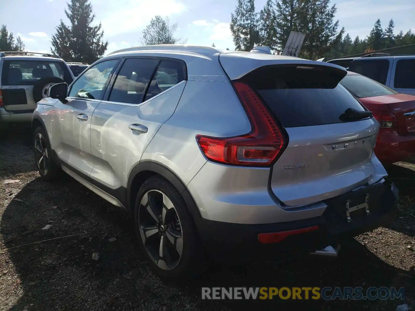 3 Photograph of a damaged car YV4162UL7K2105366 VOLVO XC40 2019