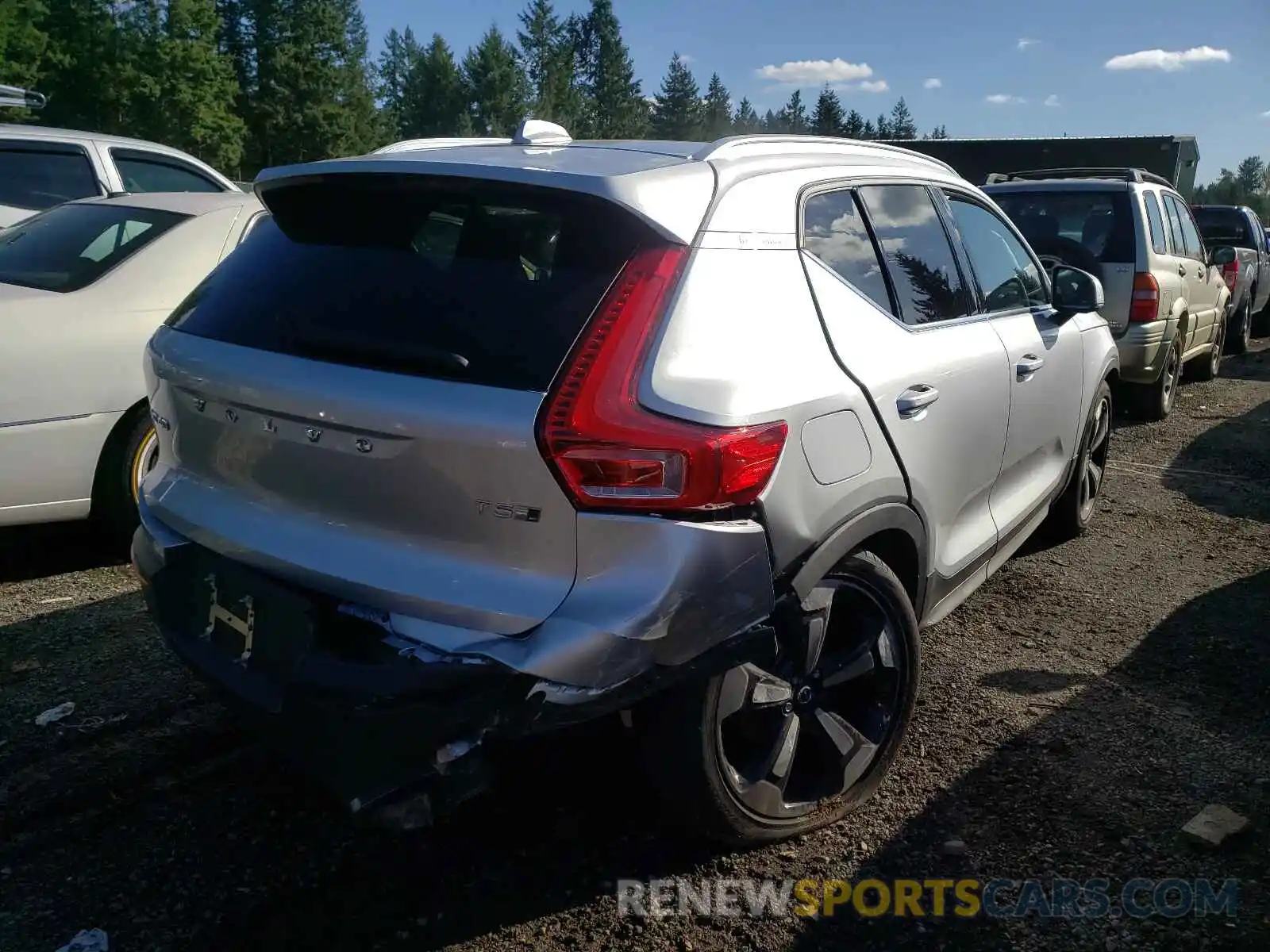 4 Photograph of a damaged car YV4162UL7K2105366 VOLVO XC40 2019