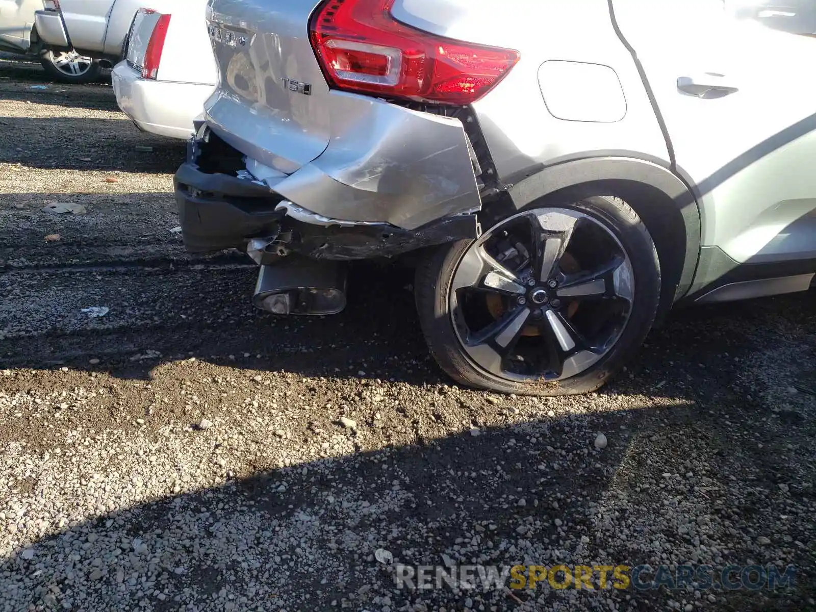 9 Photograph of a damaged car YV4162UL7K2105366 VOLVO XC40 2019