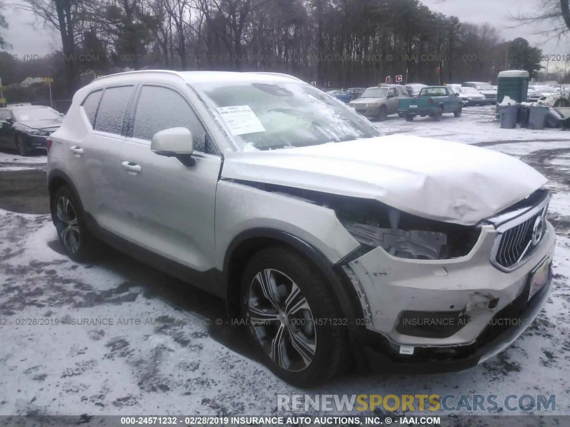 1 Photograph of a damaged car YV4162UL8K2068330 VOLVO XC40 2019