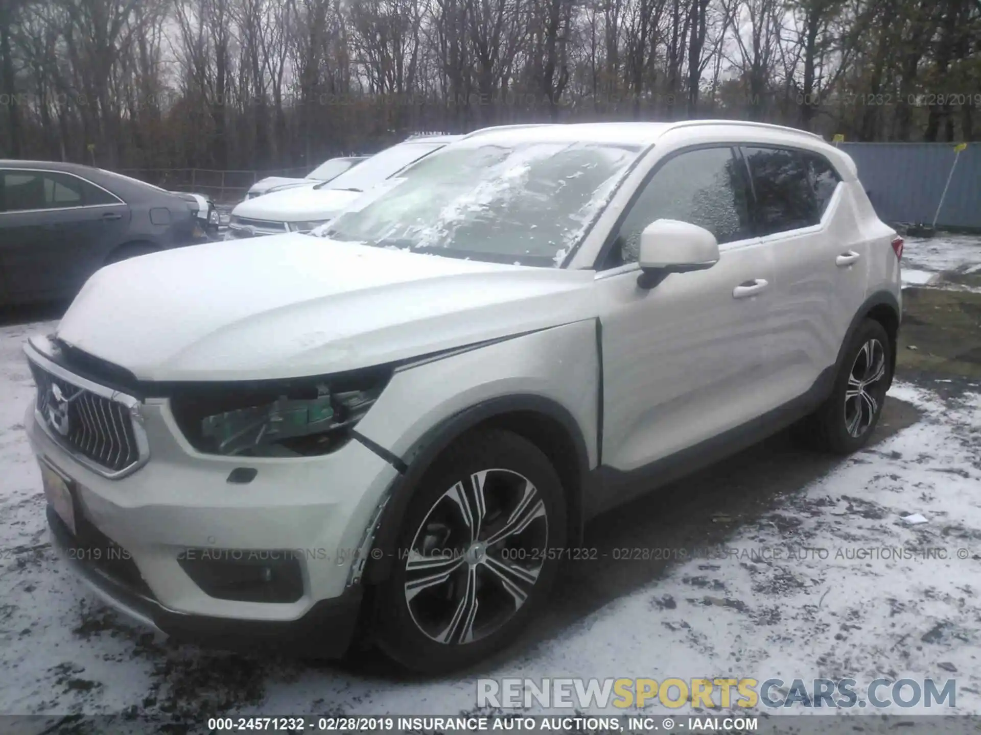 2 Photograph of a damaged car YV4162UL8K2068330 VOLVO XC40 2019