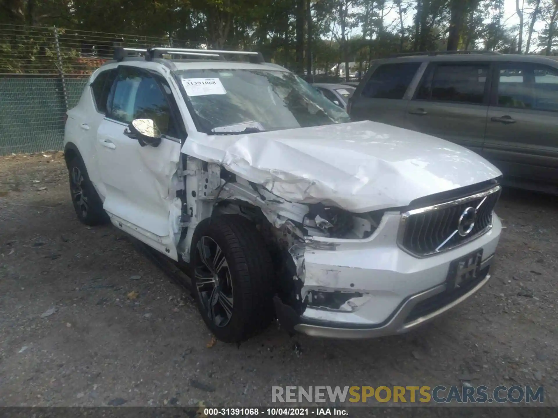 1 Photograph of a damaged car YV4162UL8K2089601 VOLVO XC40 2019