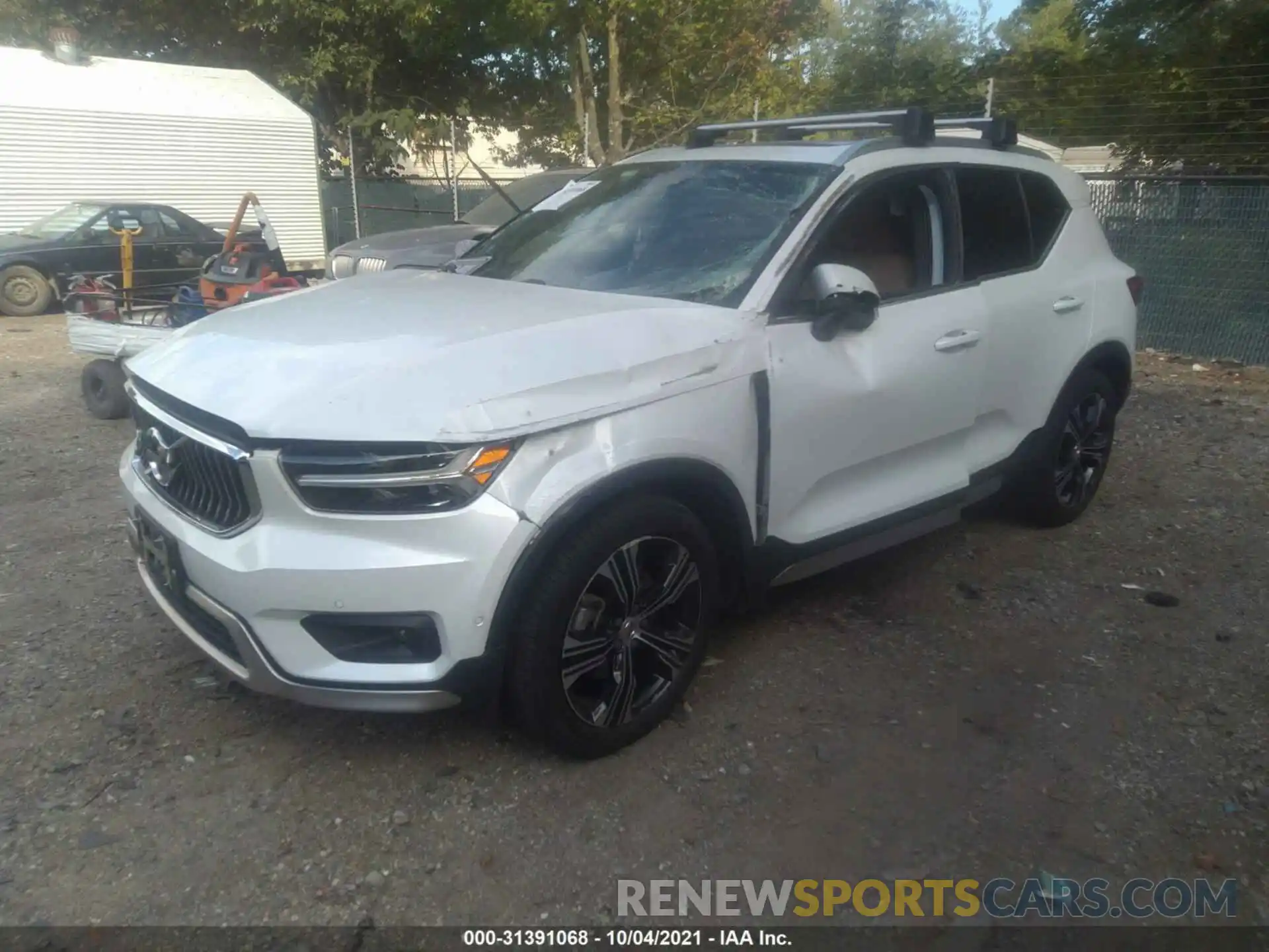 2 Photograph of a damaged car YV4162UL8K2089601 VOLVO XC40 2019