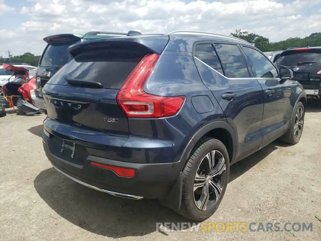 4 Photograph of a damaged car YV4162UL9K2082639 VOLVO XC40 2019