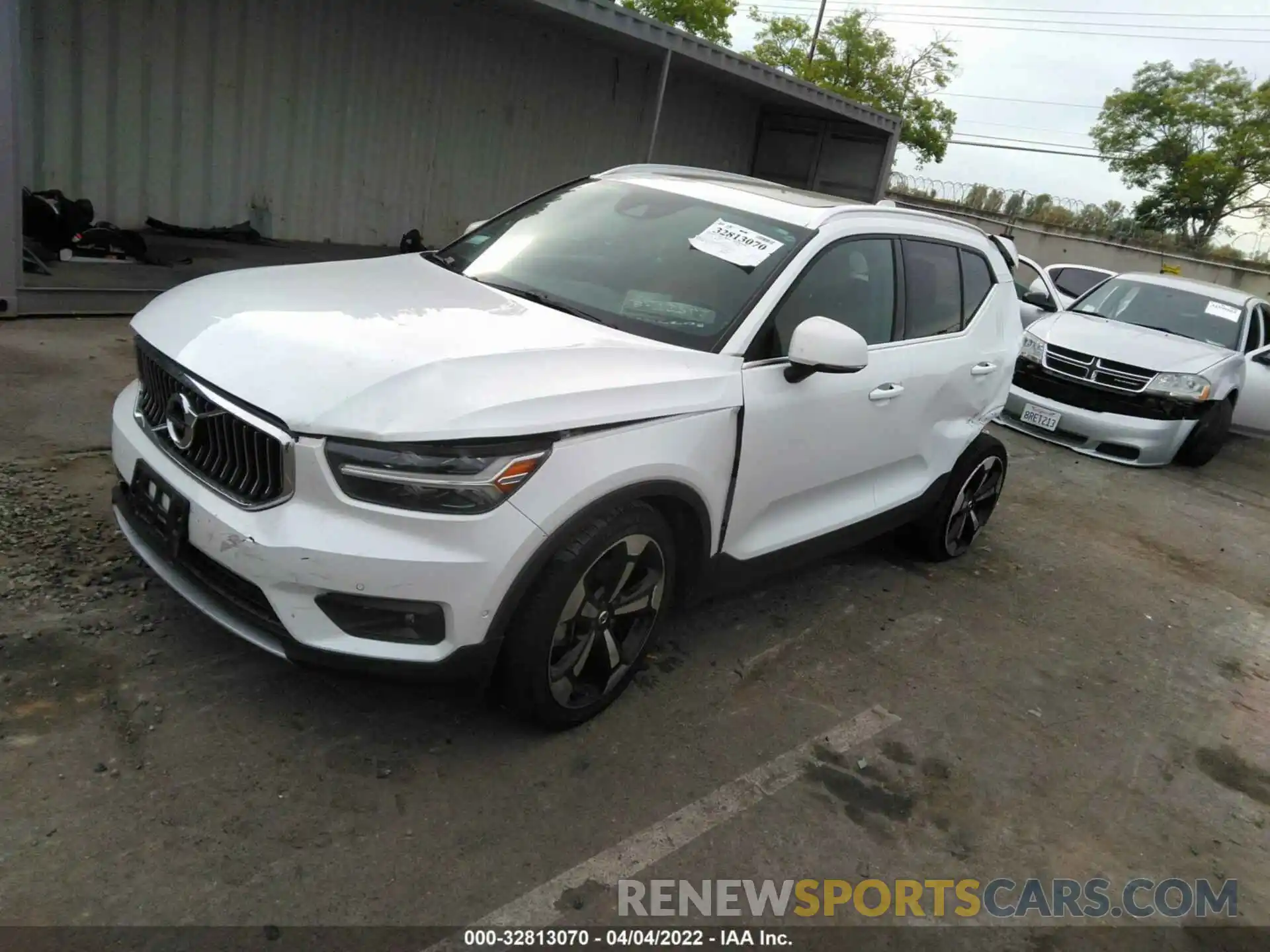 2 Photograph of a damaged car YV4162UL9K2102517 VOLVO XC40 2019