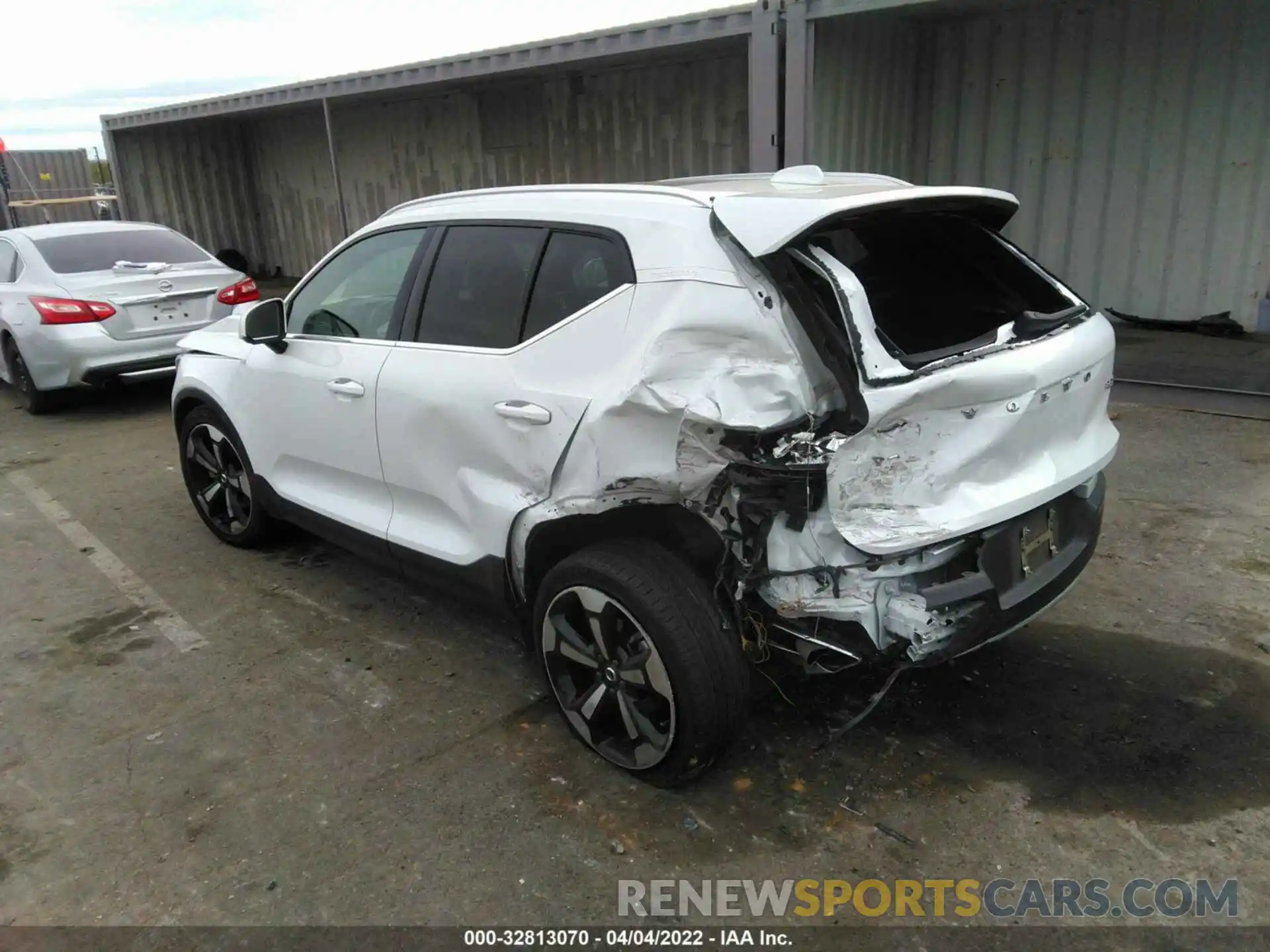 3 Photograph of a damaged car YV4162UL9K2102517 VOLVO XC40 2019