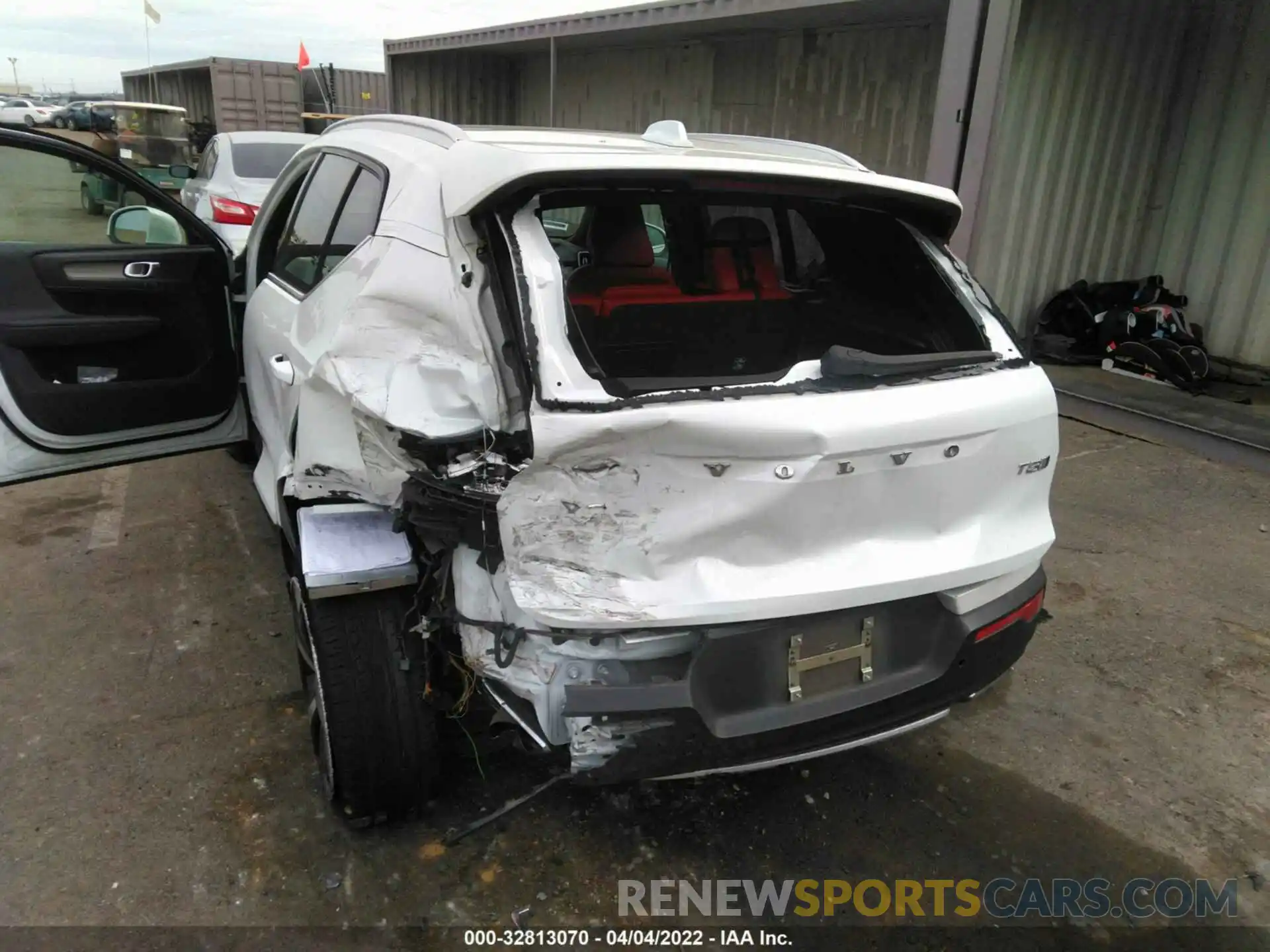 6 Photograph of a damaged car YV4162UL9K2102517 VOLVO XC40 2019