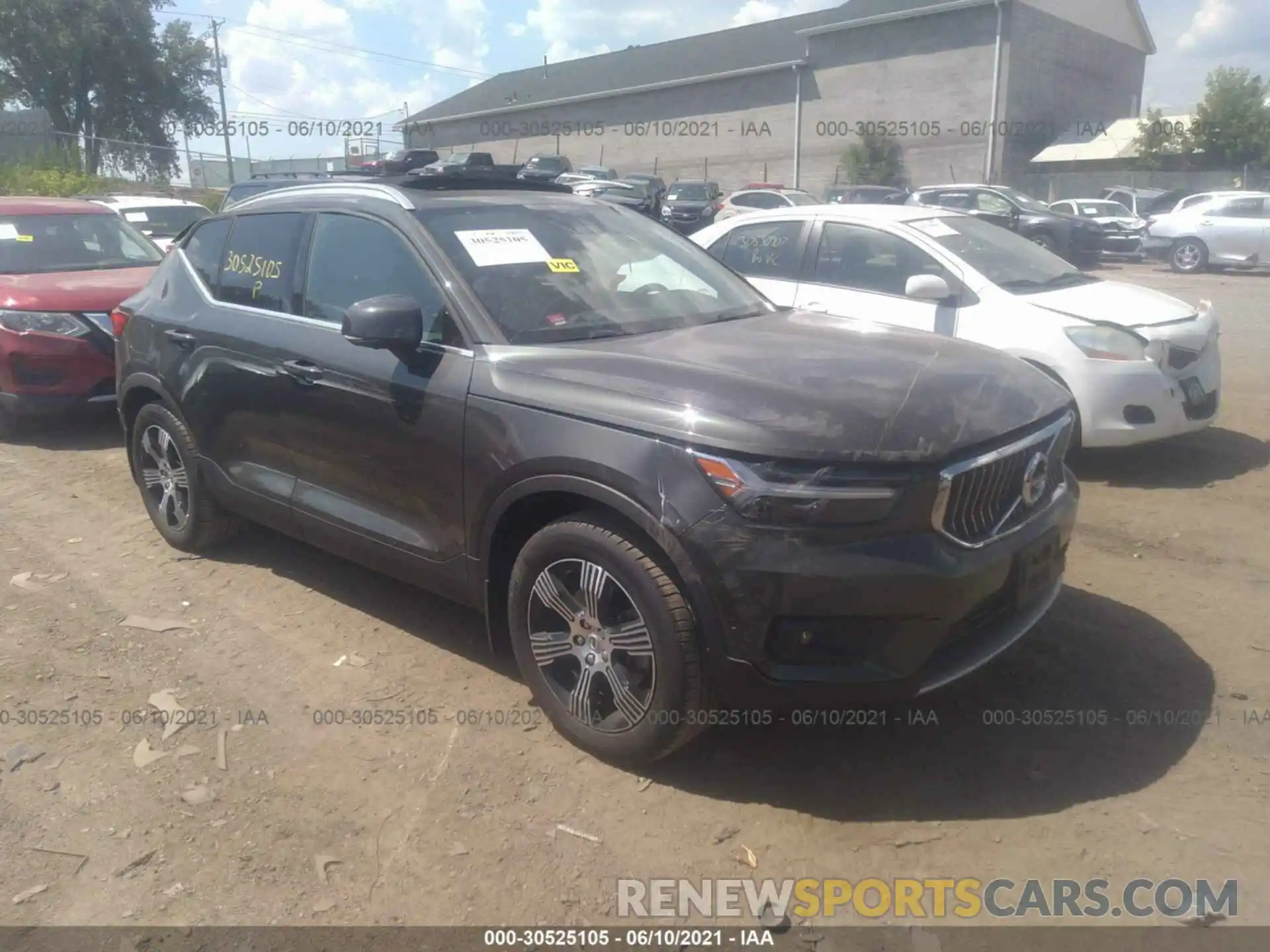 1 Photograph of a damaged car YV4162ULXK2070922 VOLVO XC40 2019