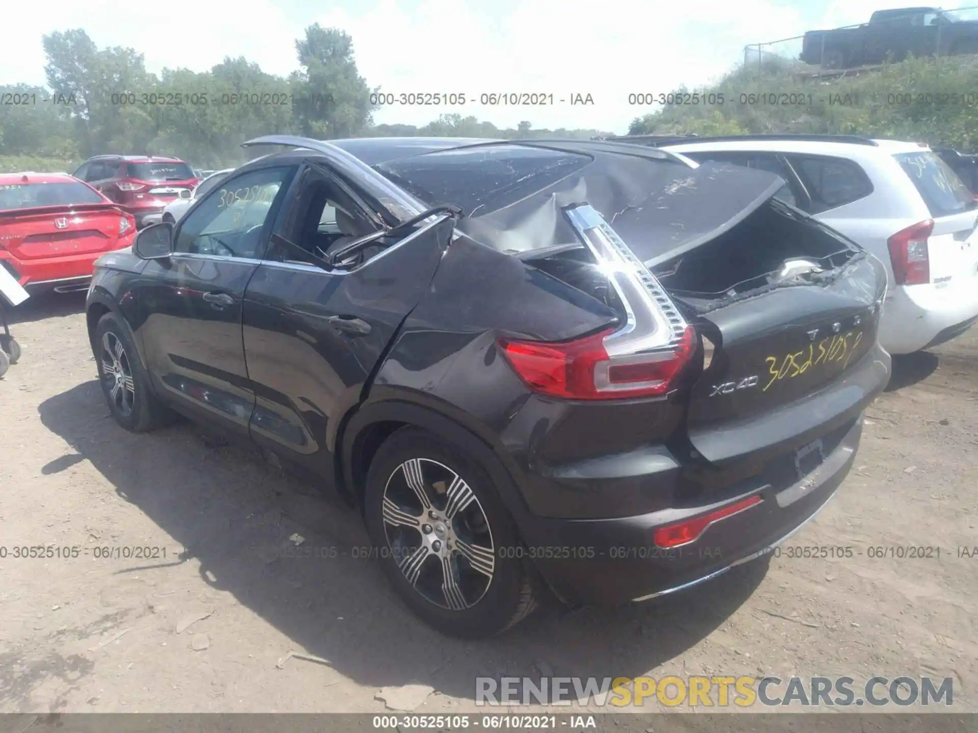 3 Photograph of a damaged car YV4162ULXK2070922 VOLVO XC40 2019