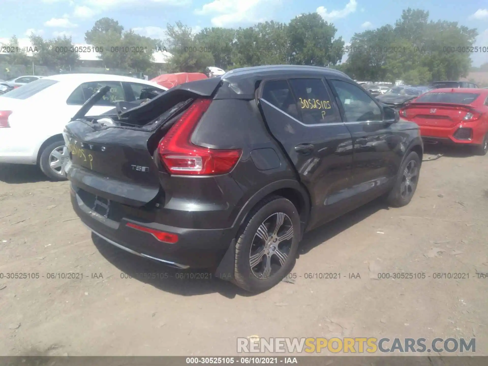 4 Photograph of a damaged car YV4162ULXK2070922 VOLVO XC40 2019