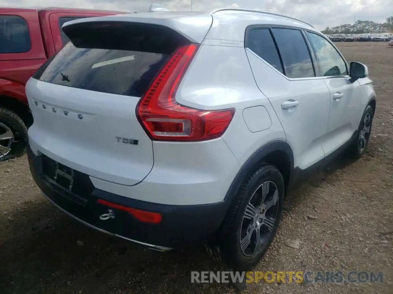 4 Photograph of a damaged car YV4162ULXK2092967 VOLVO XC40 2019