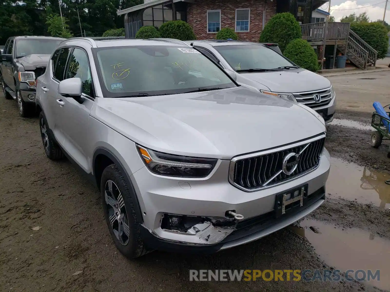 1 Photograph of a damaged car YV4162ULXK2143822 VOLVO XC40 2019