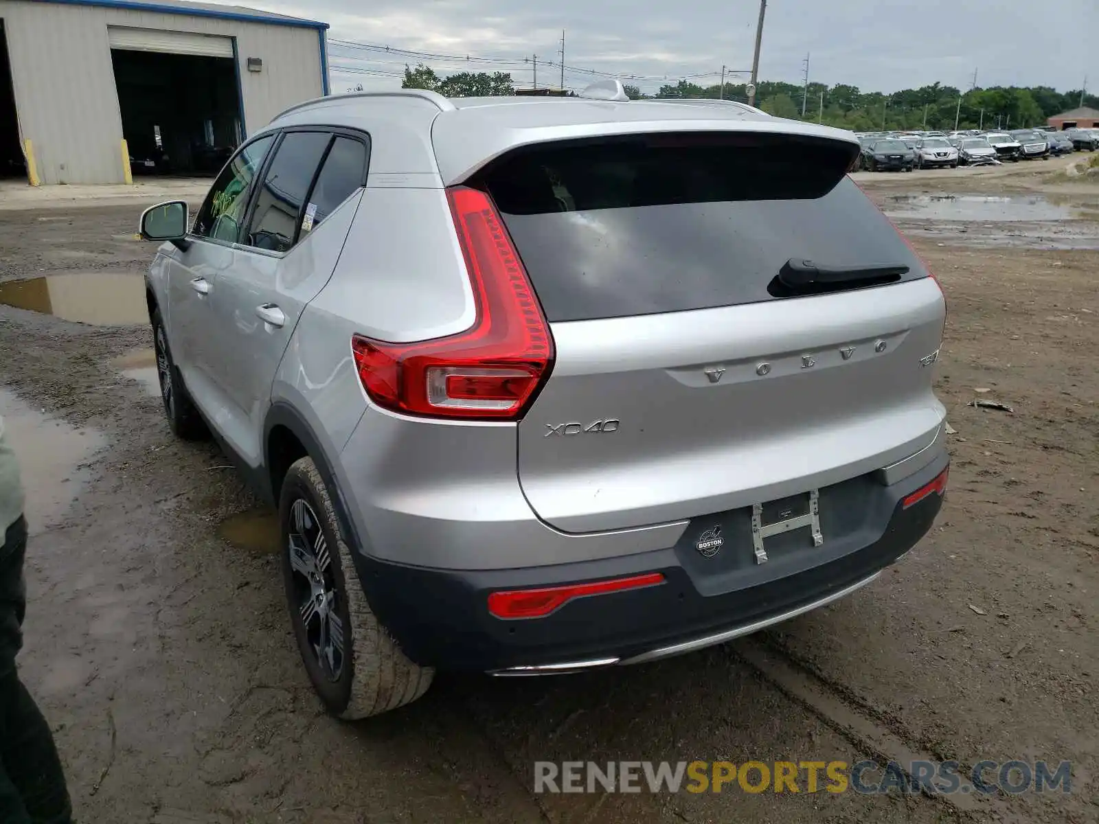 3 Photograph of a damaged car YV4162ULXK2143822 VOLVO XC40 2019