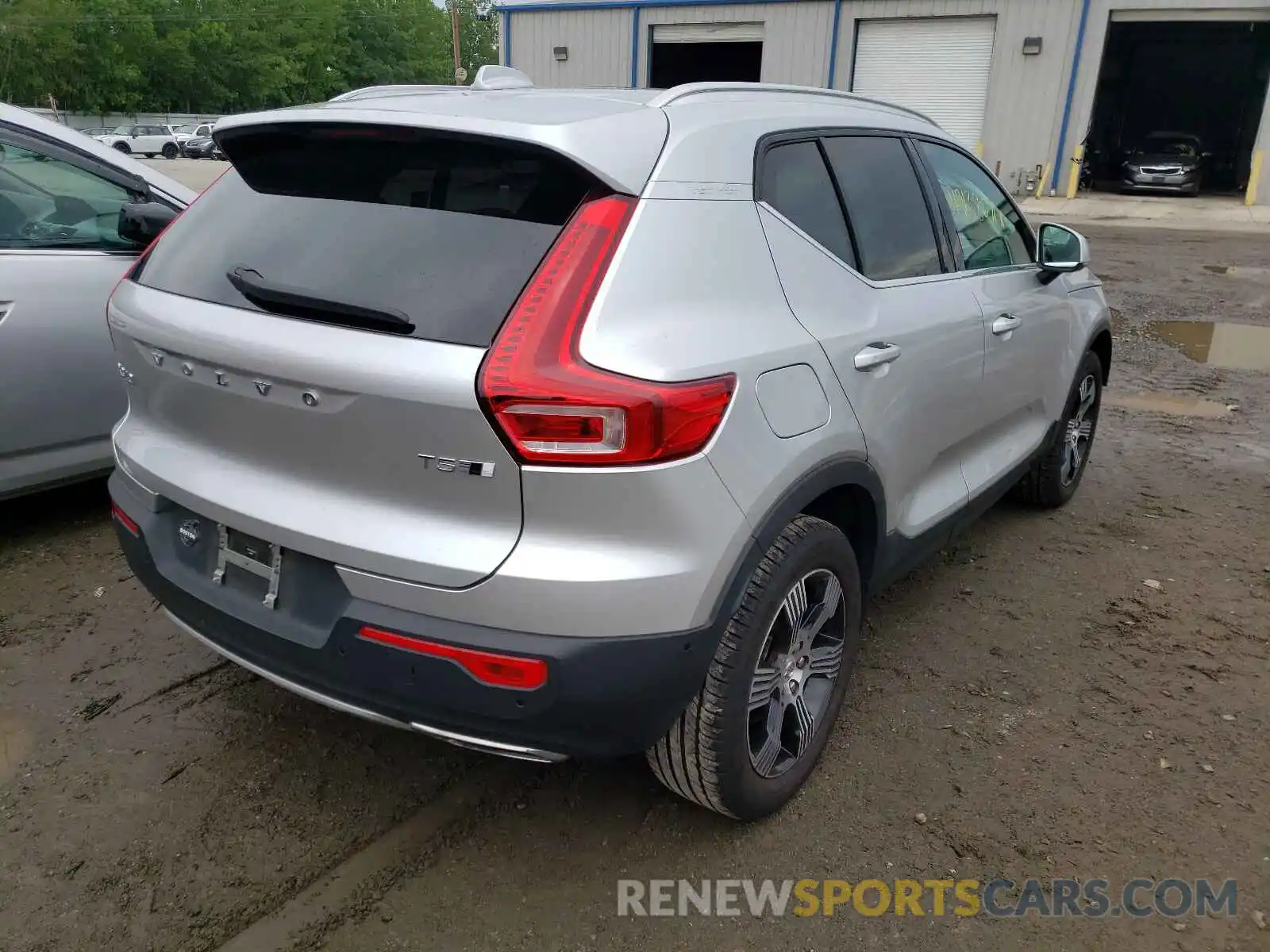 4 Photograph of a damaged car YV4162ULXK2143822 VOLVO XC40 2019