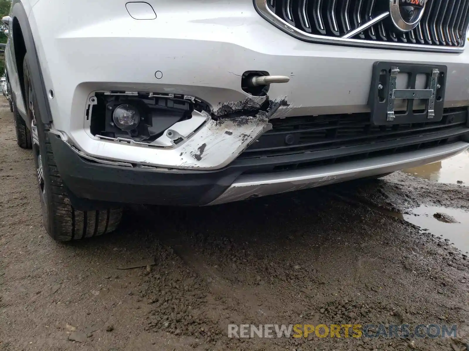 9 Photograph of a damaged car YV4162ULXK2143822 VOLVO XC40 2019