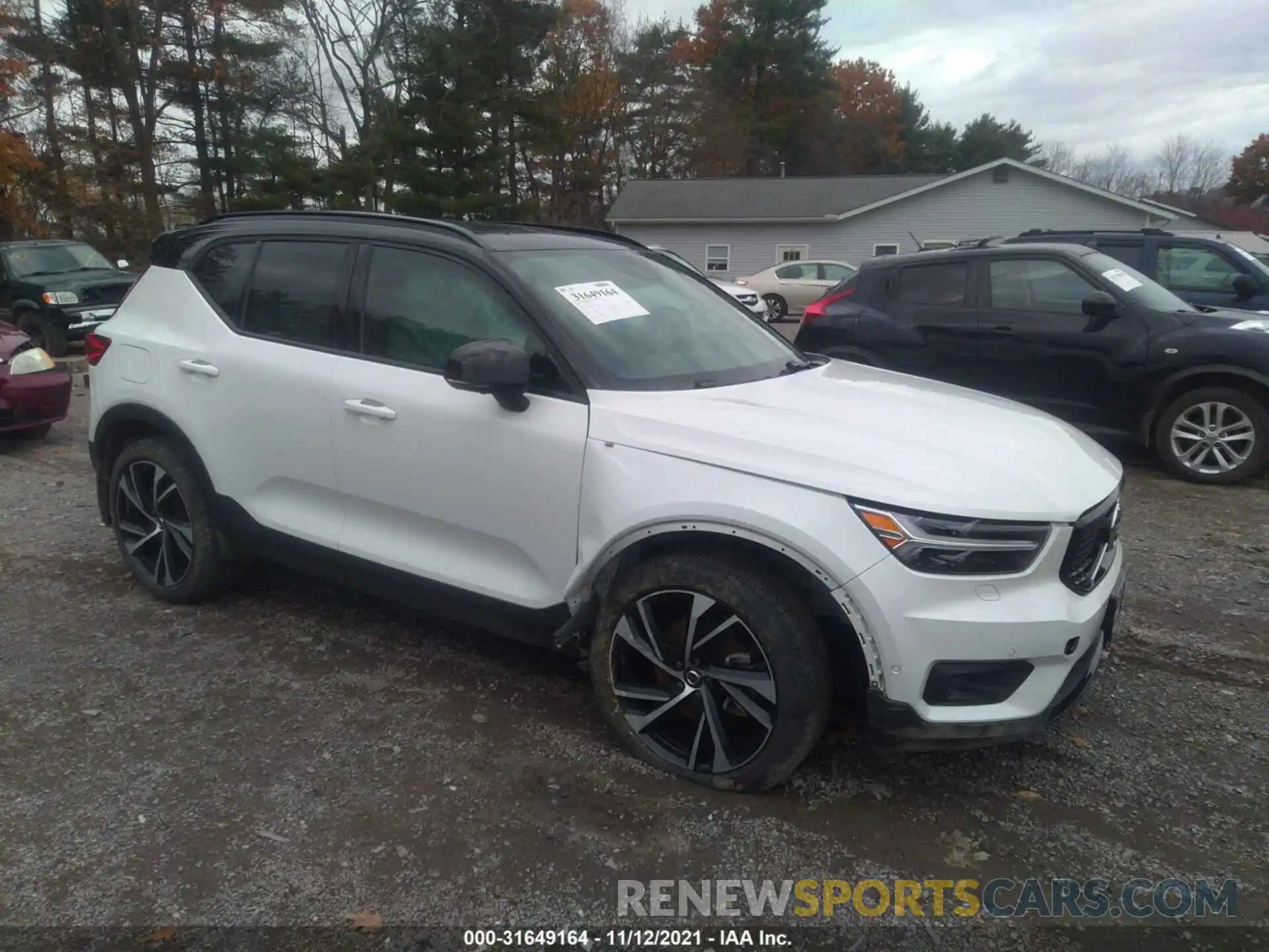 1 Photograph of a damaged car YV4162UM0K2093781 VOLVO XC40 2019