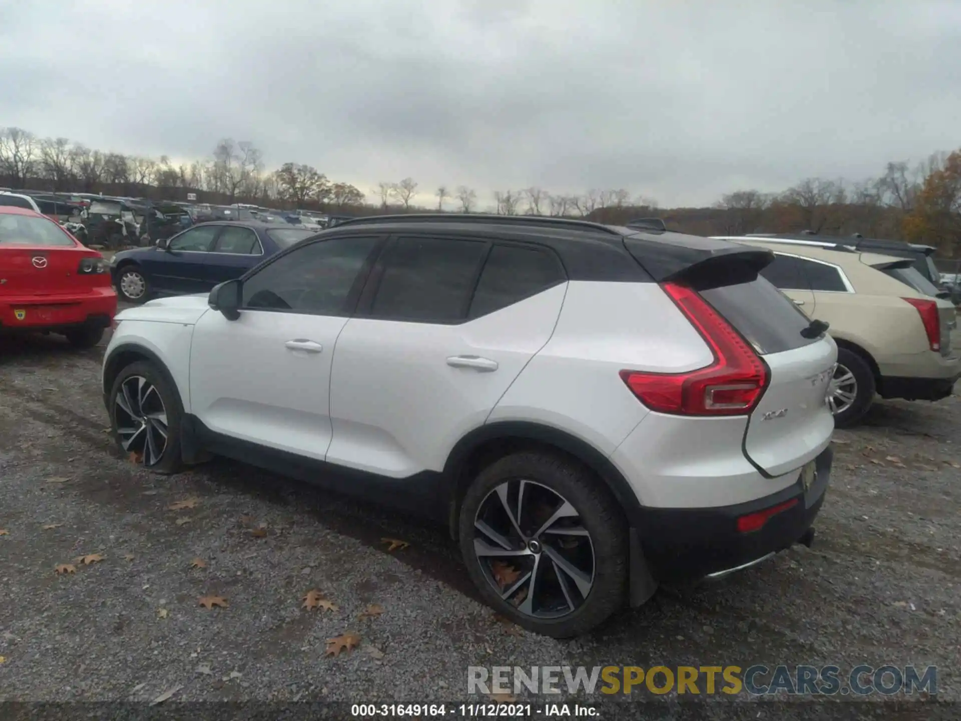 3 Photograph of a damaged car YV4162UM0K2093781 VOLVO XC40 2019