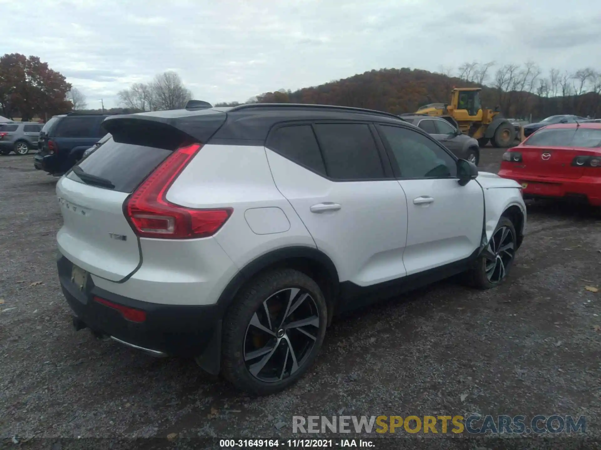 4 Photograph of a damaged car YV4162UM0K2093781 VOLVO XC40 2019