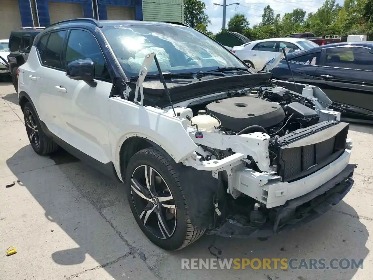 1 Photograph of a damaged car YV4162UM0K2114273 VOLVO XC40 2019