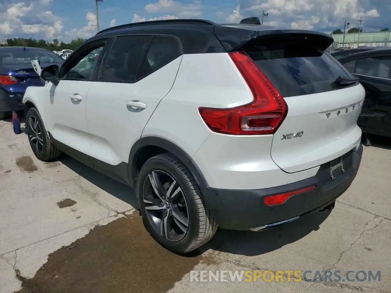 3 Photograph of a damaged car YV4162UM0K2114273 VOLVO XC40 2019