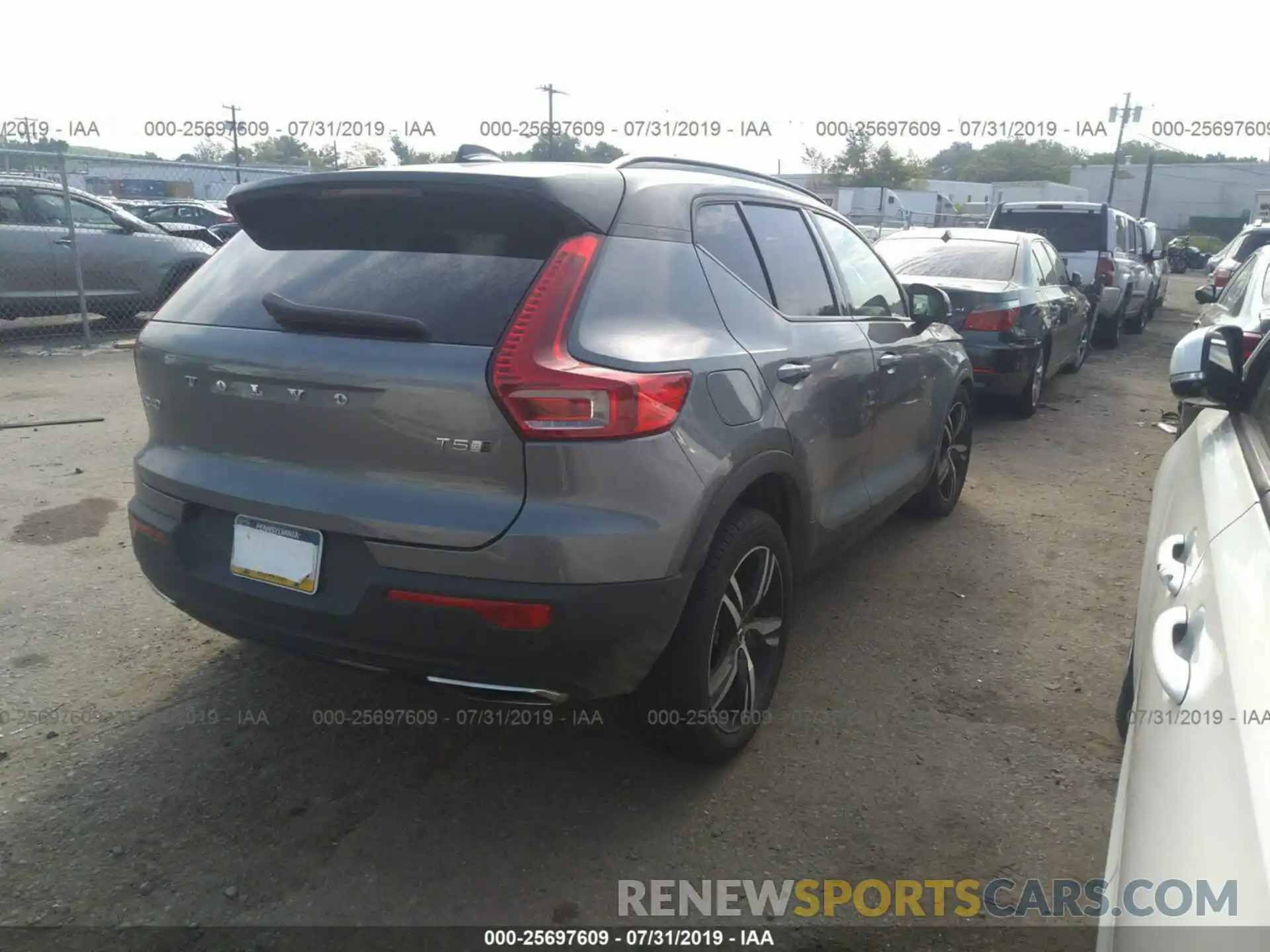 4 Photograph of a damaged car YV4162UM0K2123037 VOLVO XC40 2019