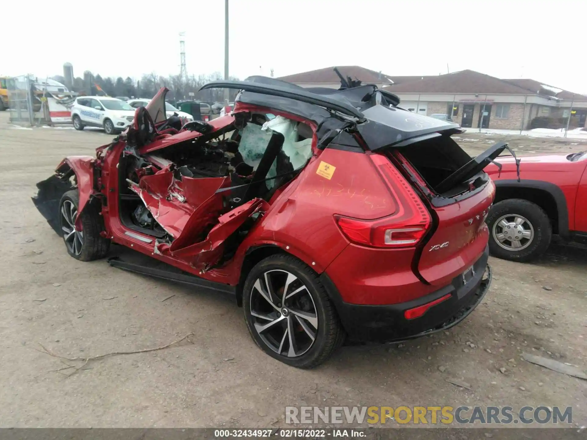 3 Photograph of a damaged car YV4162UM0K2156586 VOLVO XC40 2019