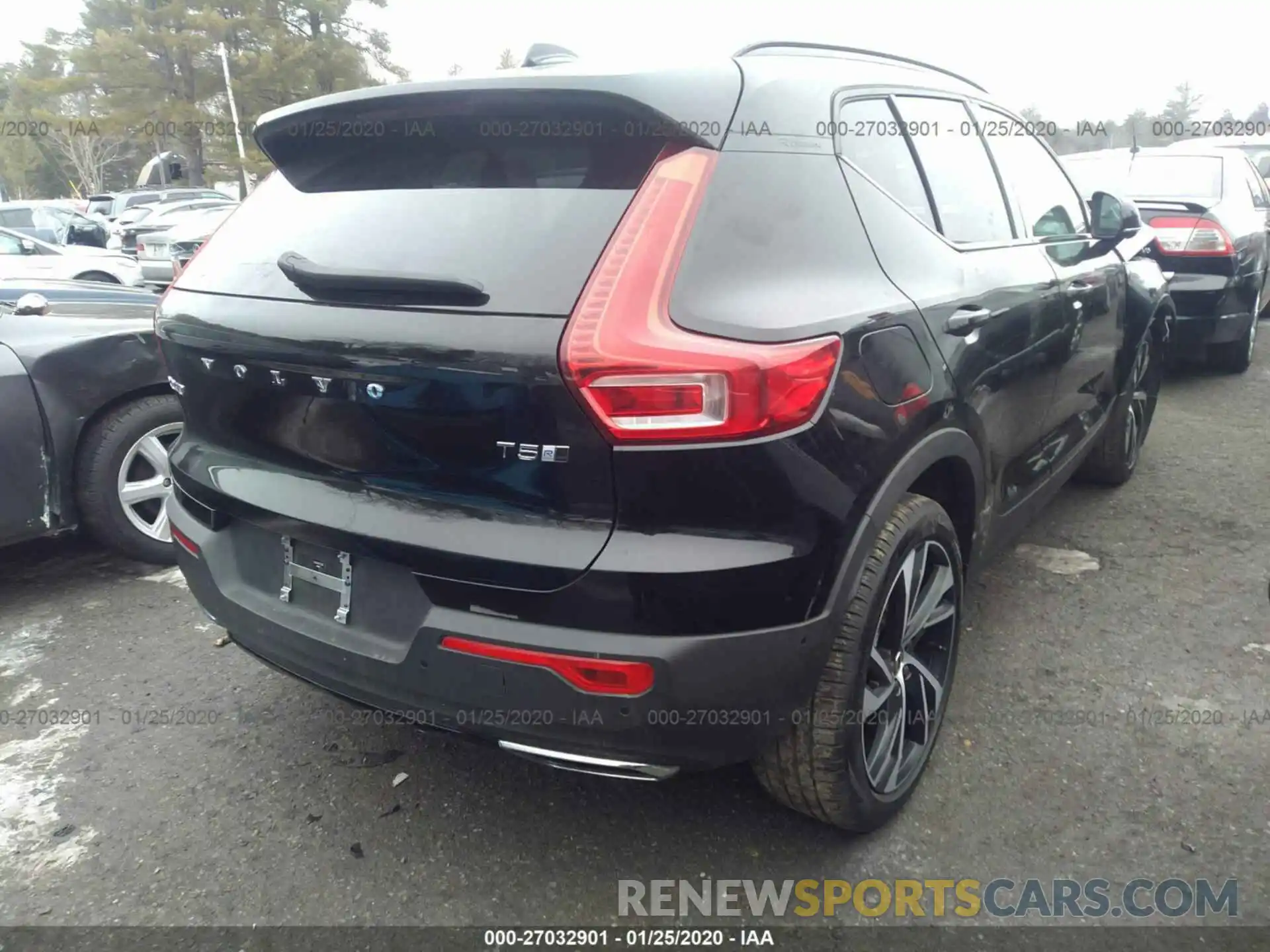 4 Photograph of a damaged car YV4162UM1K2132619 VOLVO XC40 2019