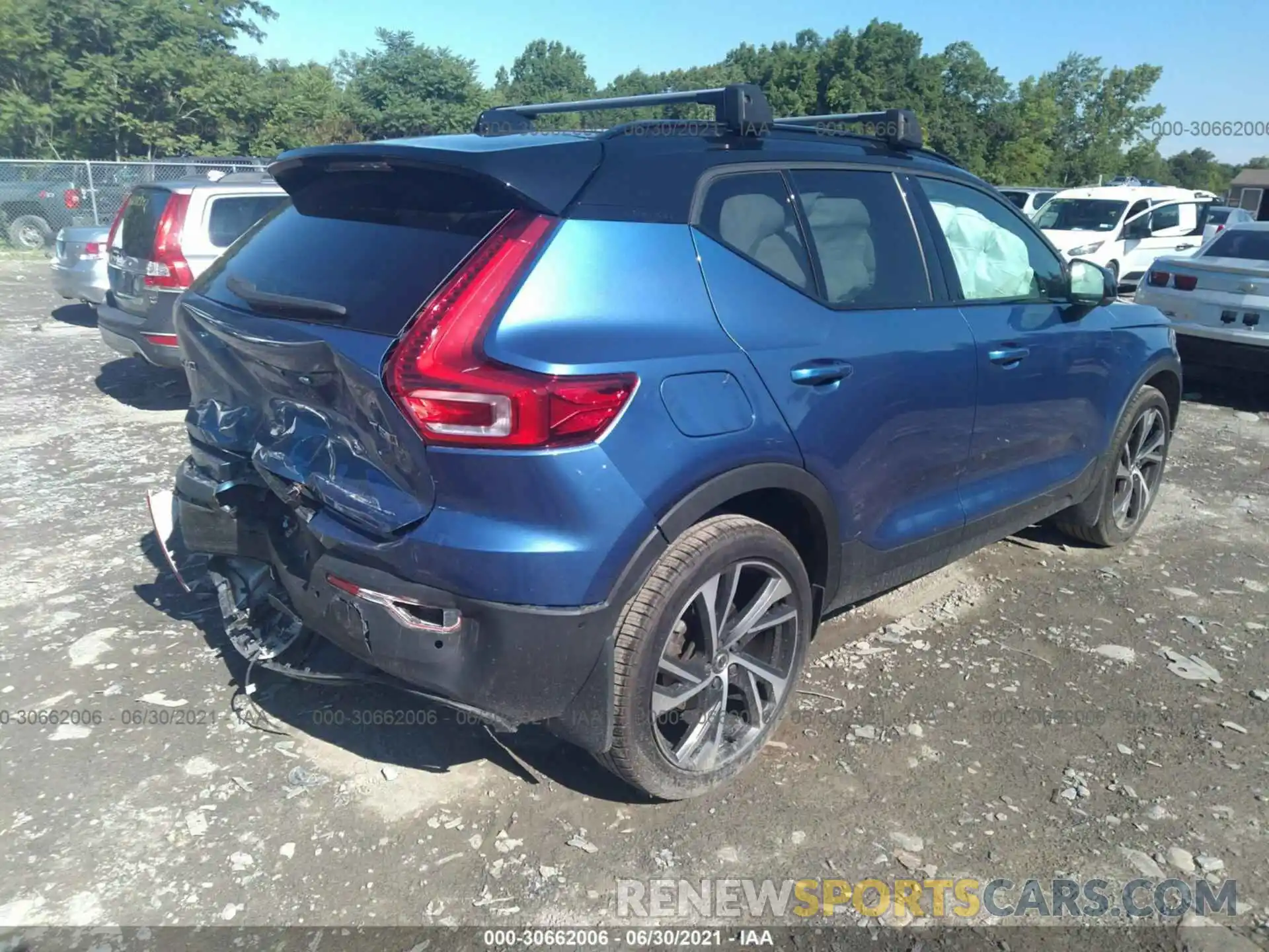 4 Photograph of a damaged car YV4162UM1K2150425 VOLVO XC40 2019