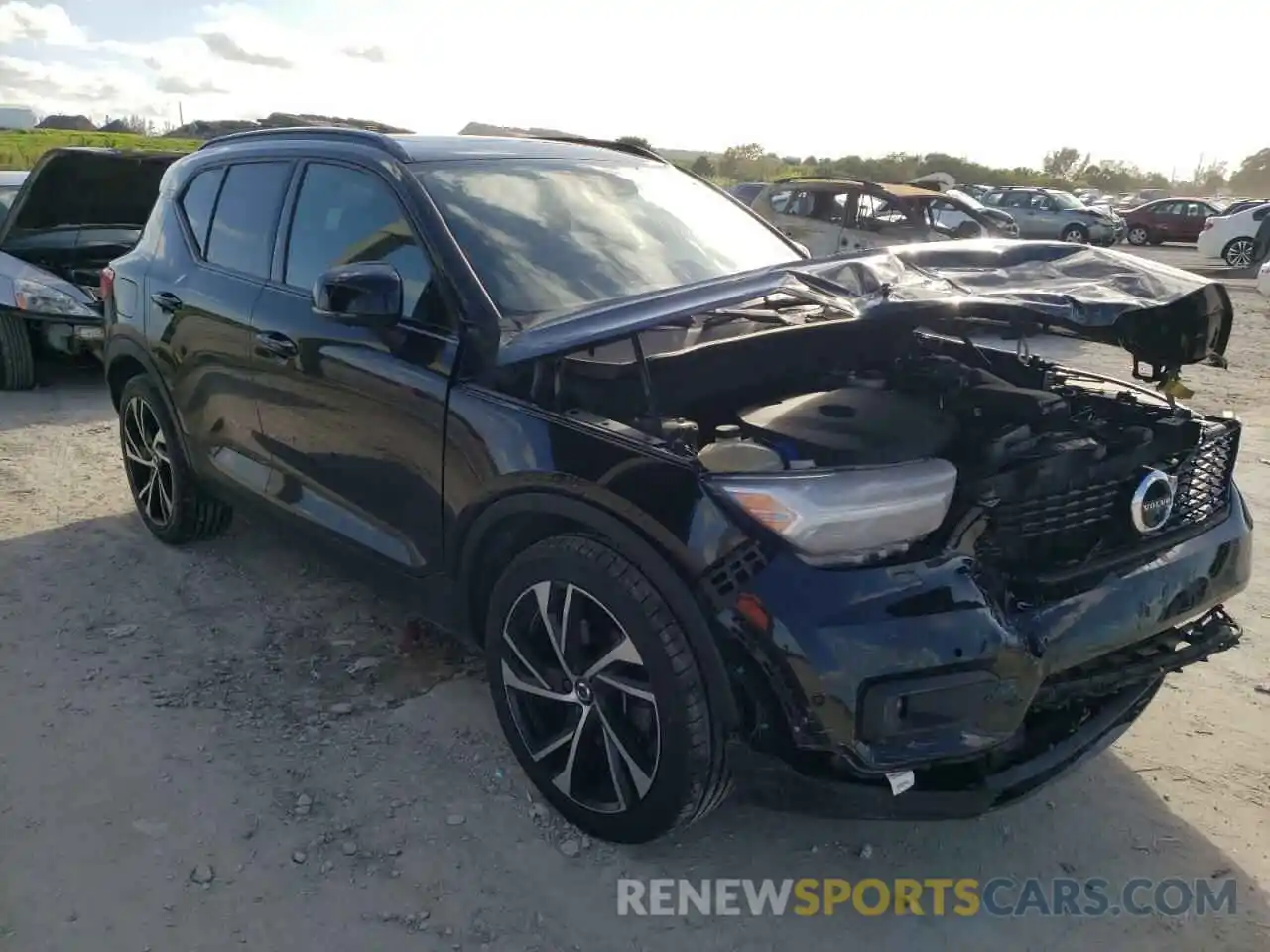 1 Photograph of a damaged car YV4162UM2K2095435 VOLVO XC40 2019