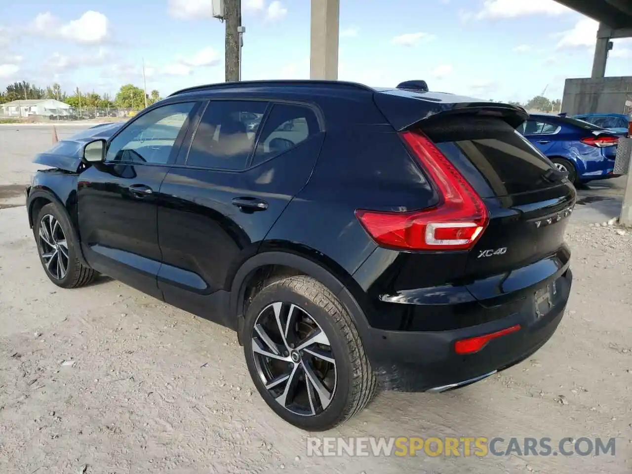 3 Photograph of a damaged car YV4162UM2K2095435 VOLVO XC40 2019